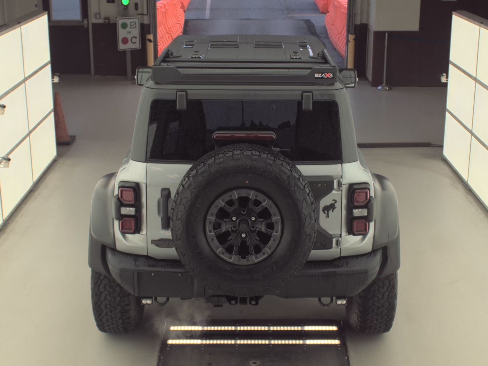 FORD BRONCO - 7