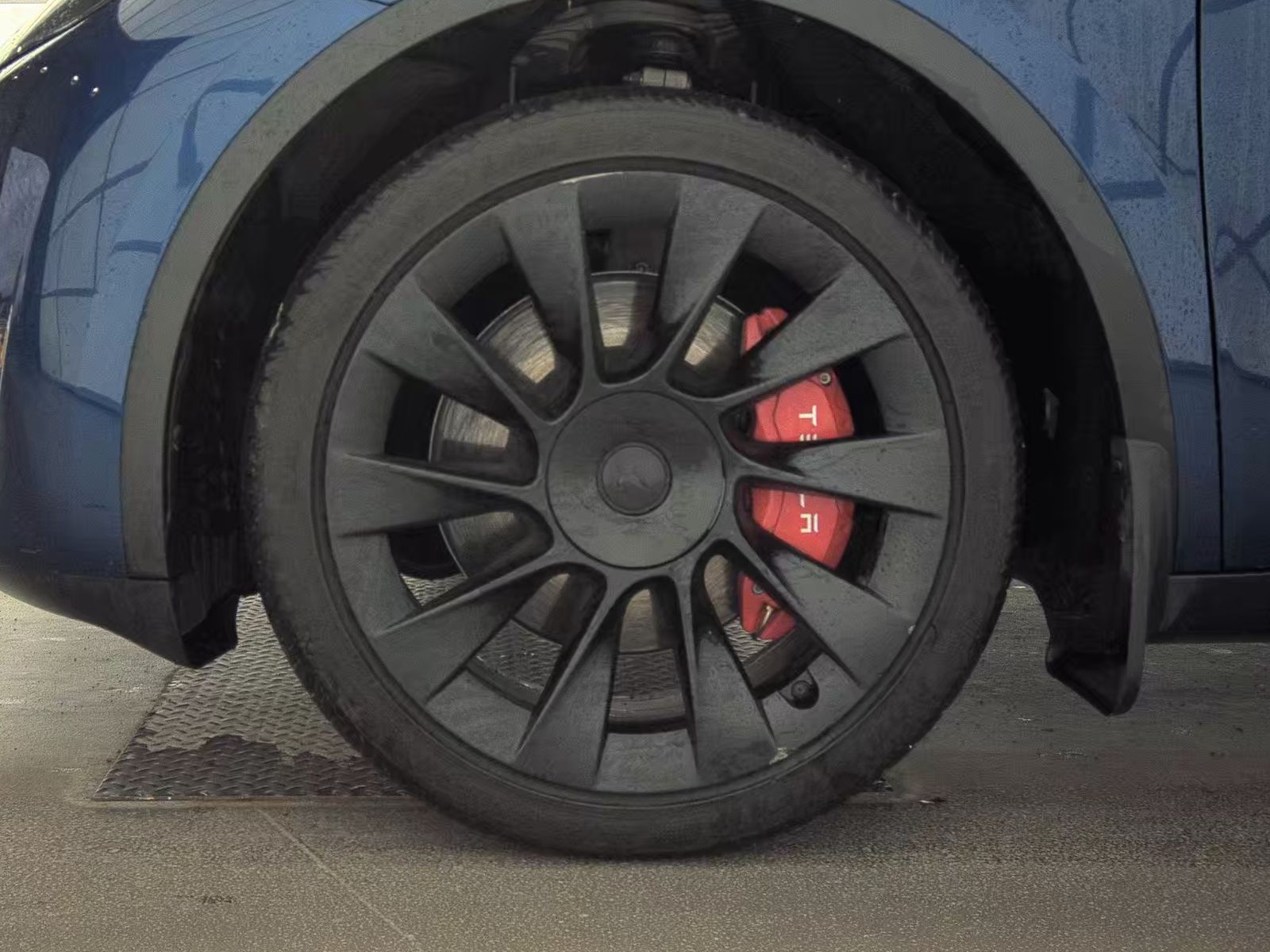 TESLA MODEL Y - 10