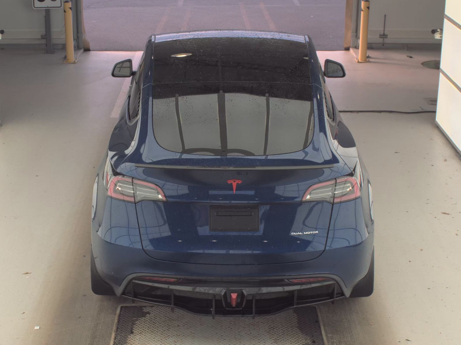 TESLA MODEL Y - 7