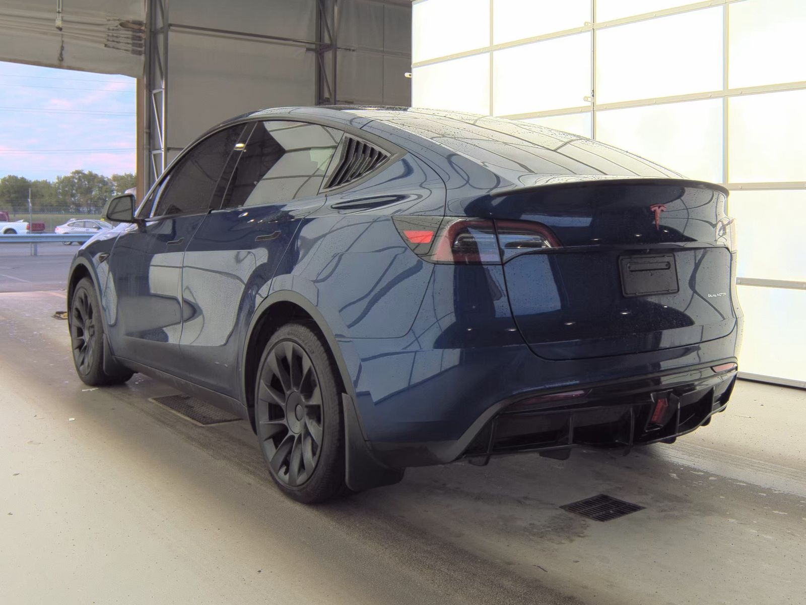 TESLA MODEL Y - 9