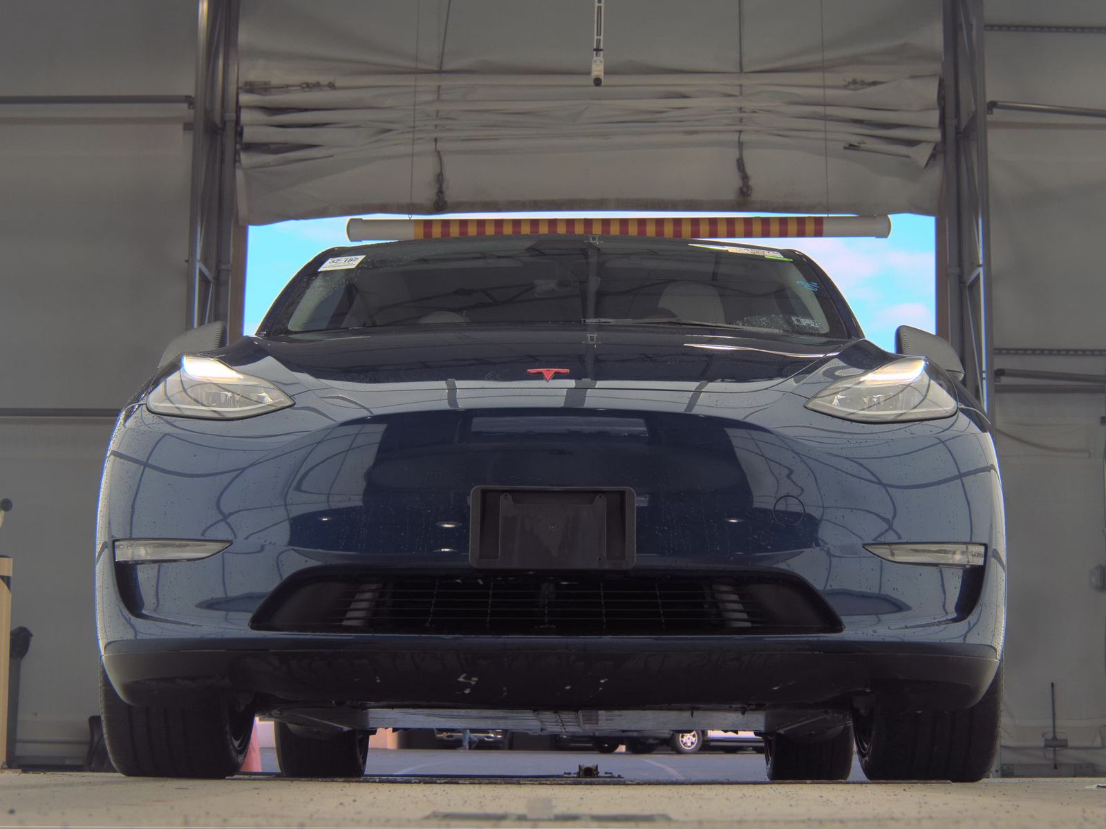 TESLA MODEL Y - 4