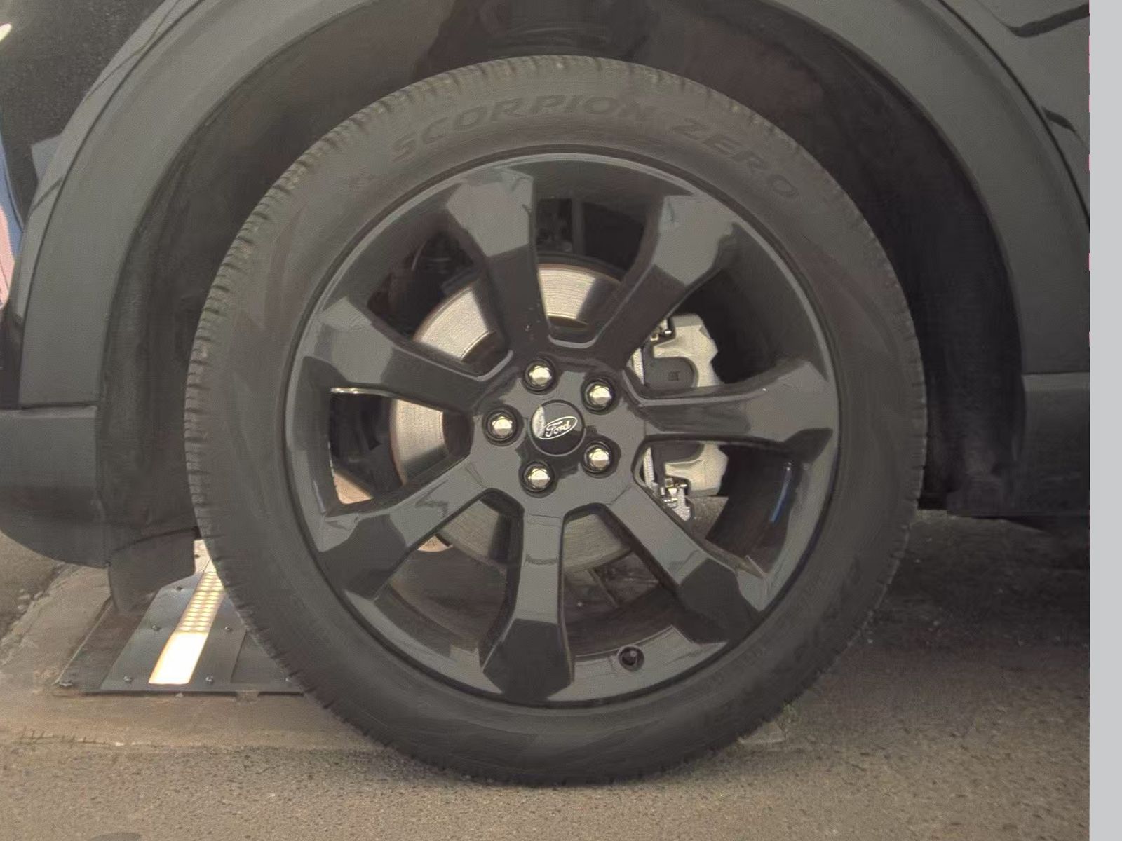 FORD EXPLORER - 10