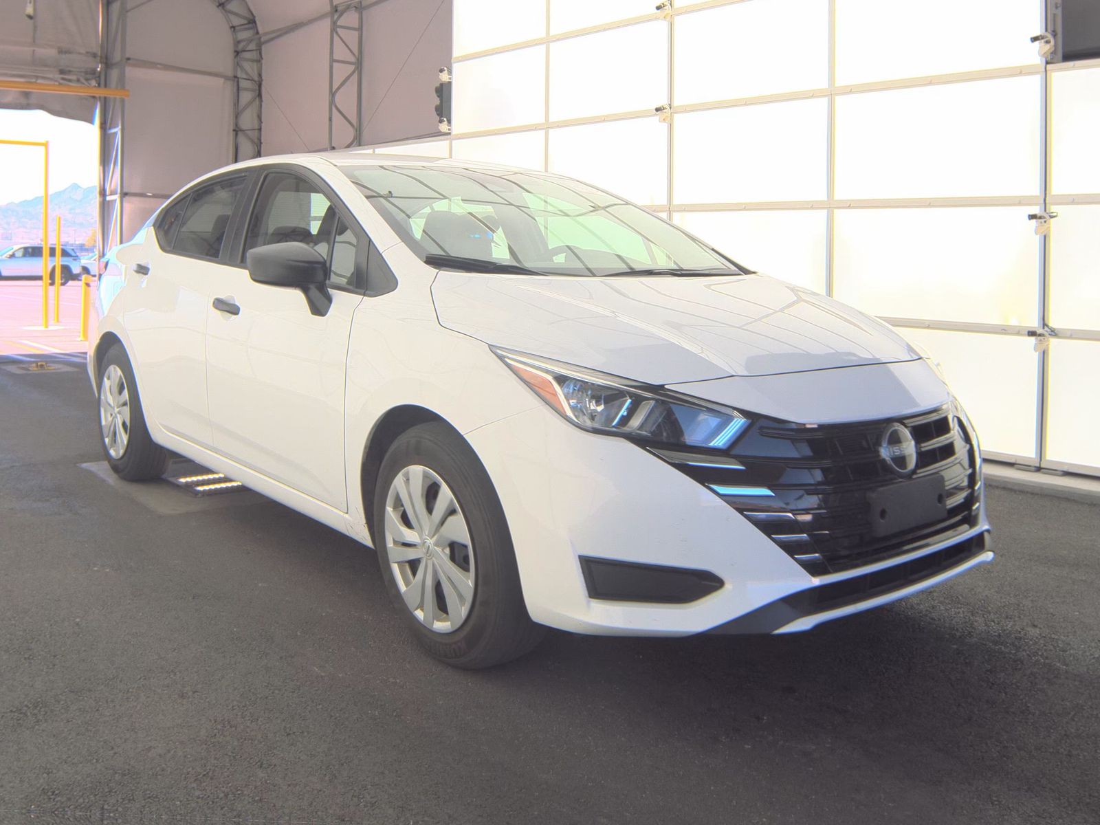 NISSAN VERSA - 4