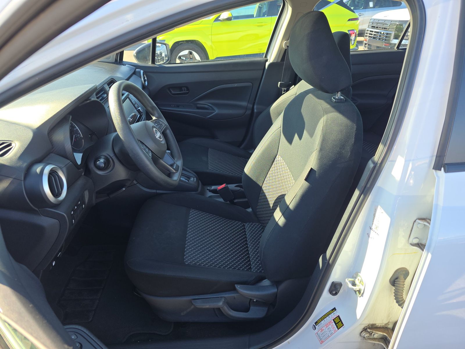NISSAN VERSA - 8