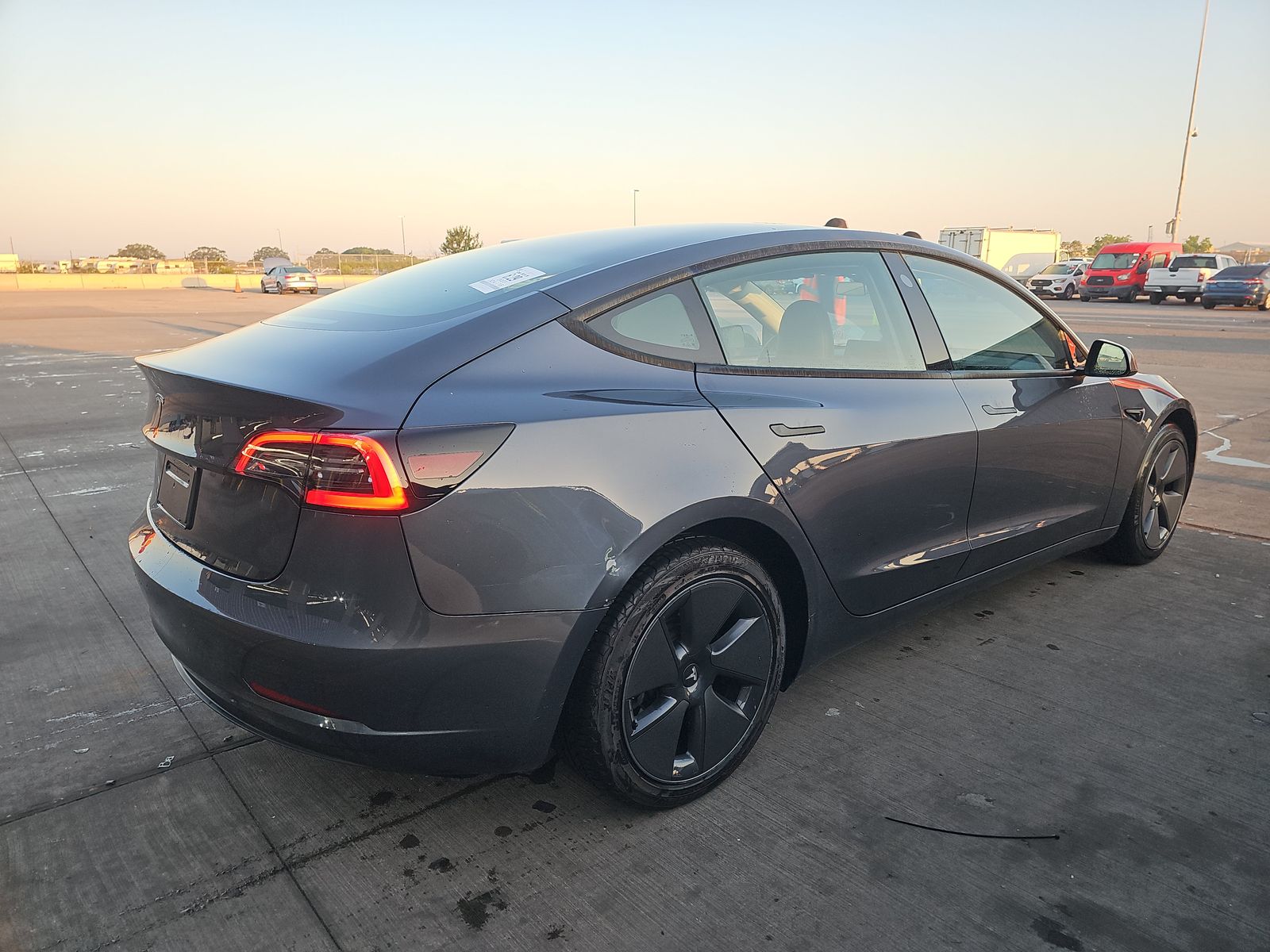 TESLA MODEL 3 - 5