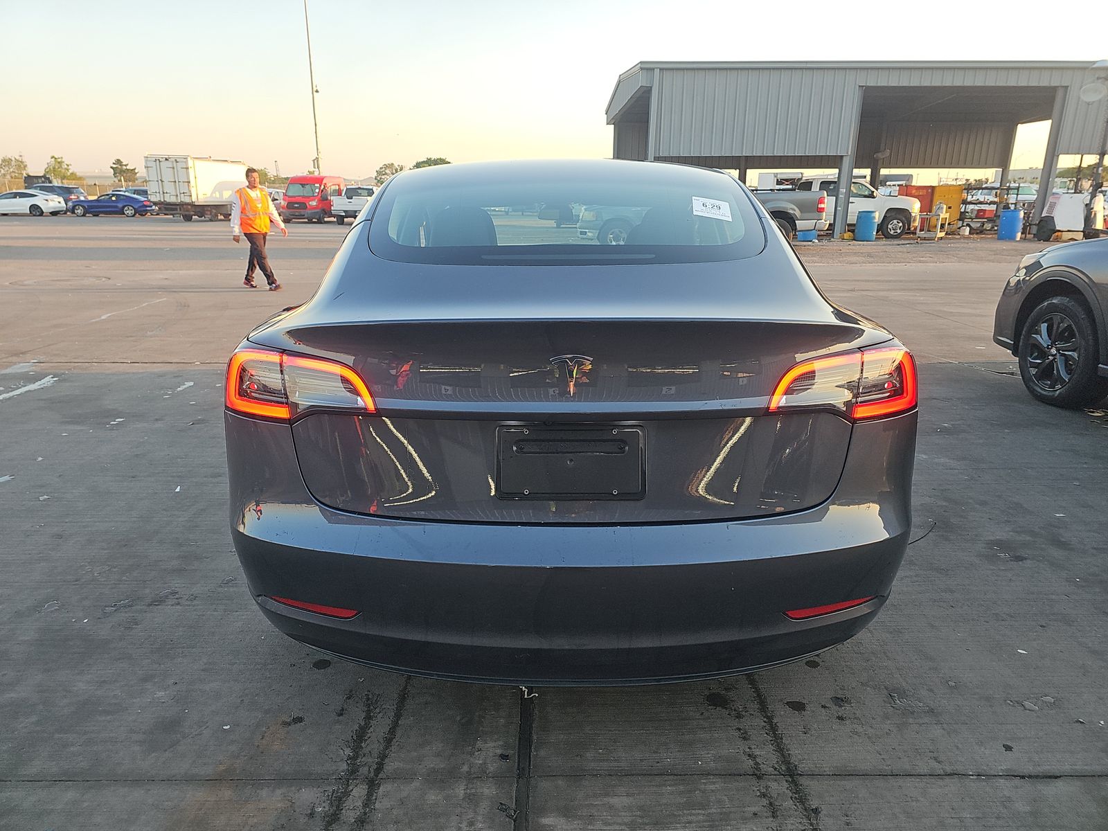 TESLA MODEL 3 - 6