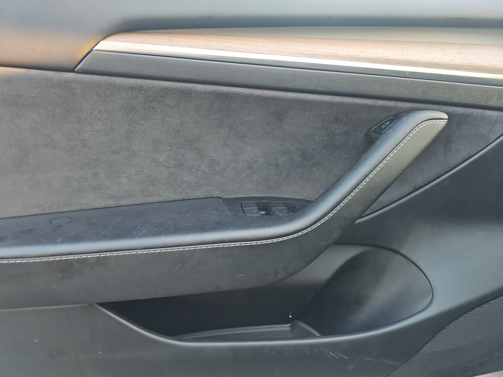 TESLA MODEL 3 - 10