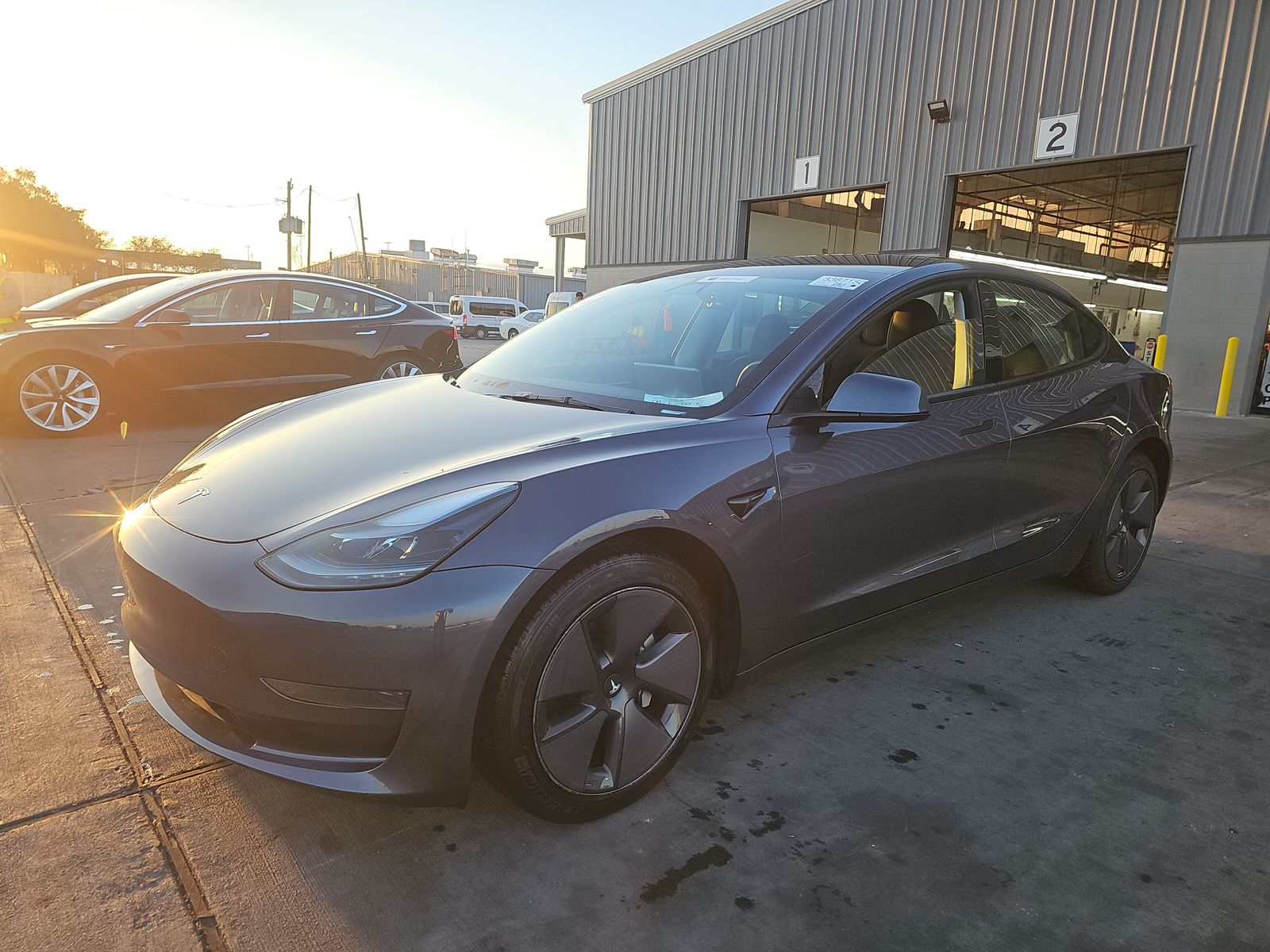 TESLA MODEL 3 - 1