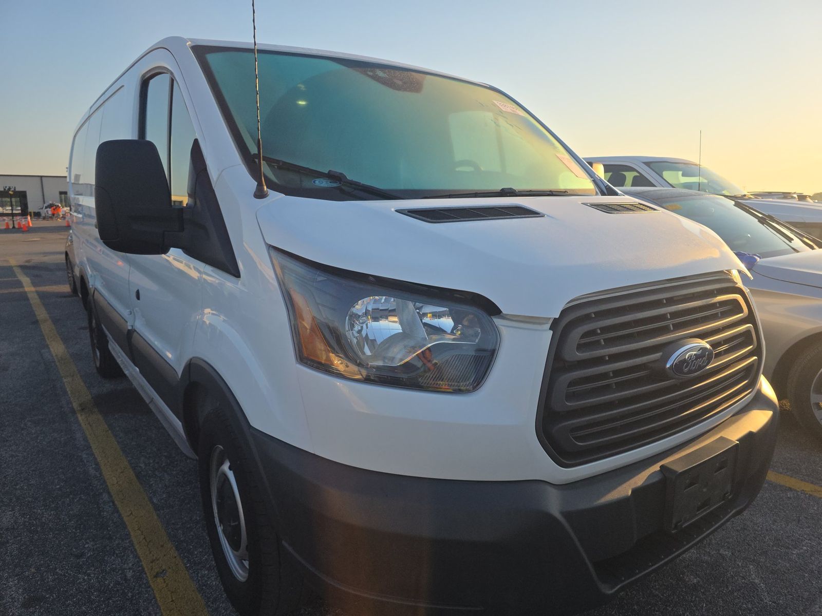 FORD TRANSIT 150 - 4