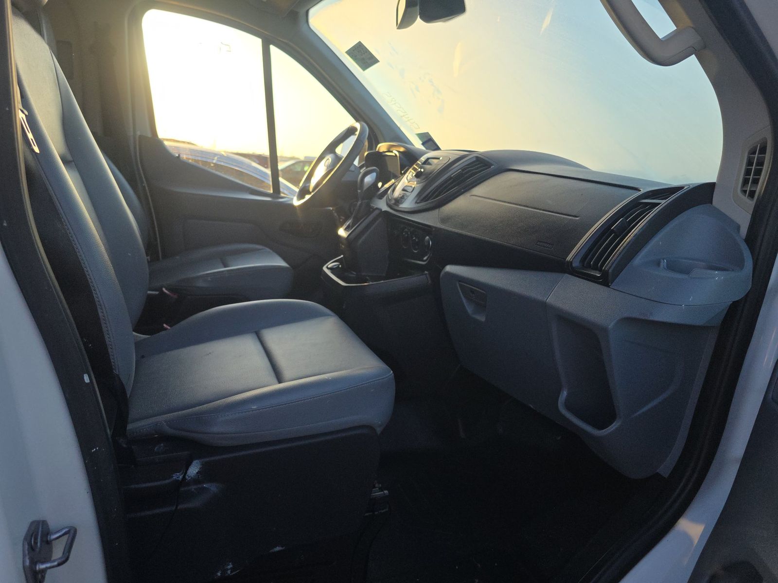FORD TRANSIT 150 - 9