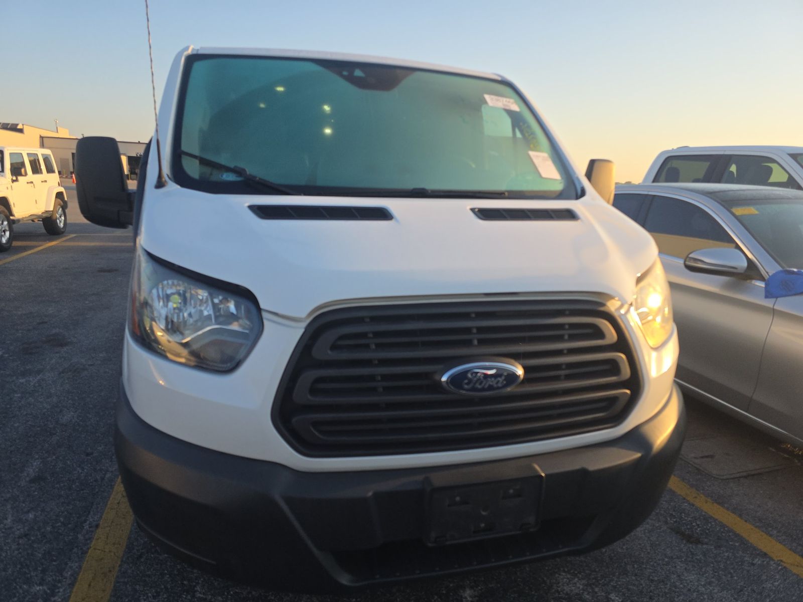 FORD TRANSIT 150 - 3