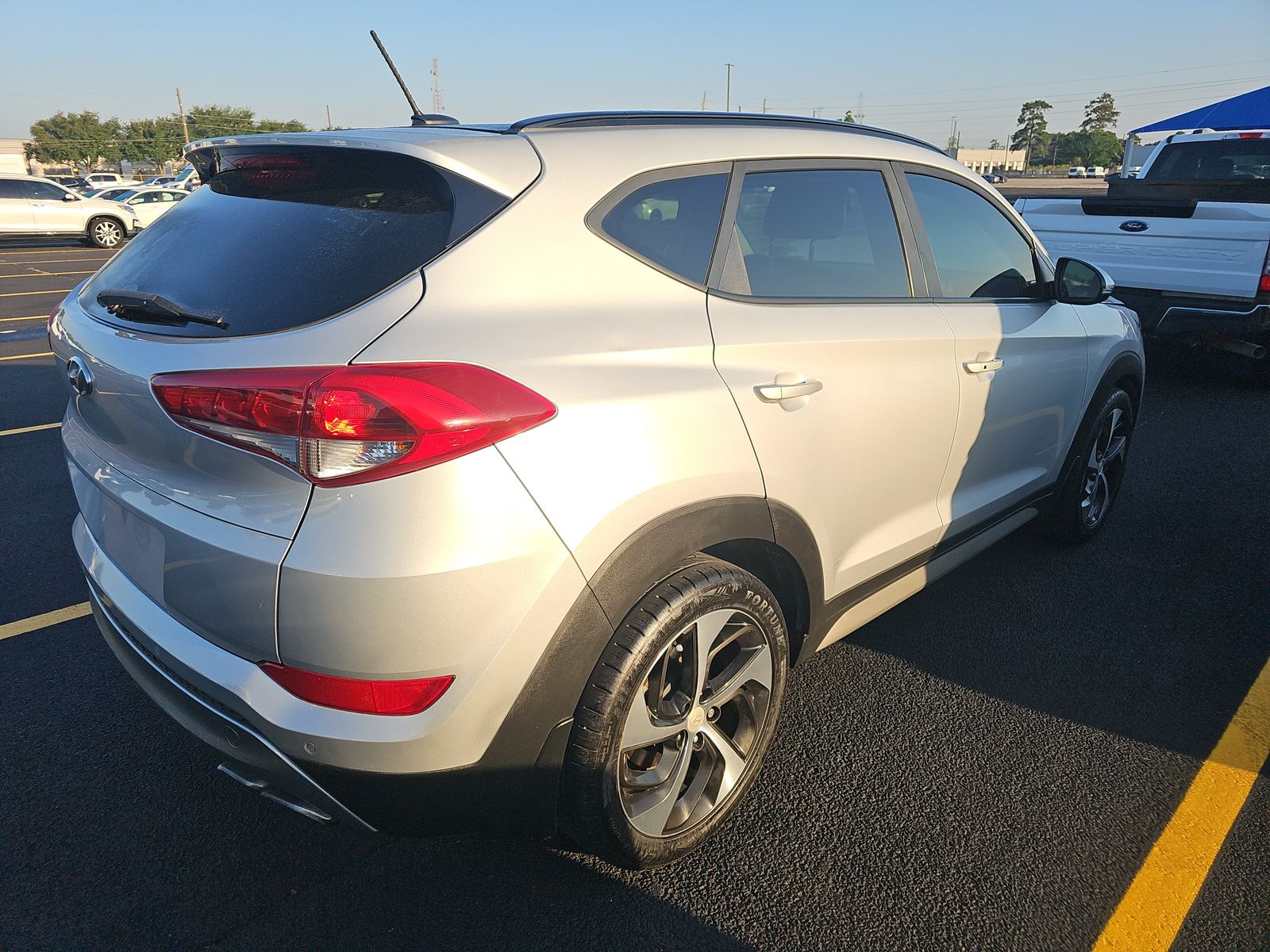 HYUNDAI TUCSON - 5