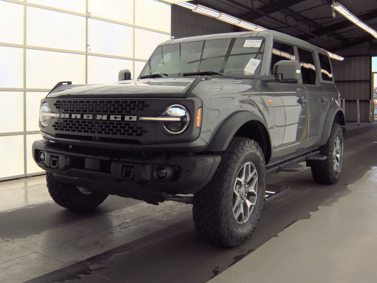 FORD BRONCO - 1