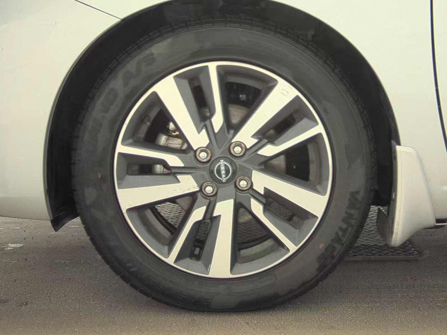 NISSAN VERSA - 10