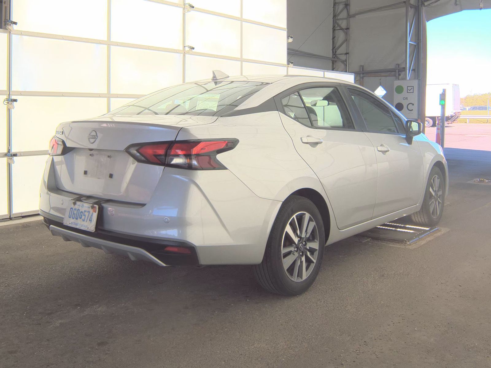 NISSAN VERSA - 6
