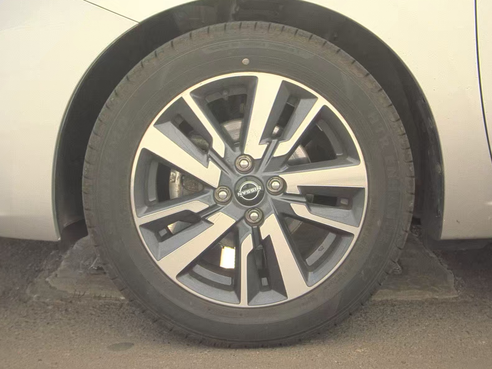 NISSAN VERSA - 10