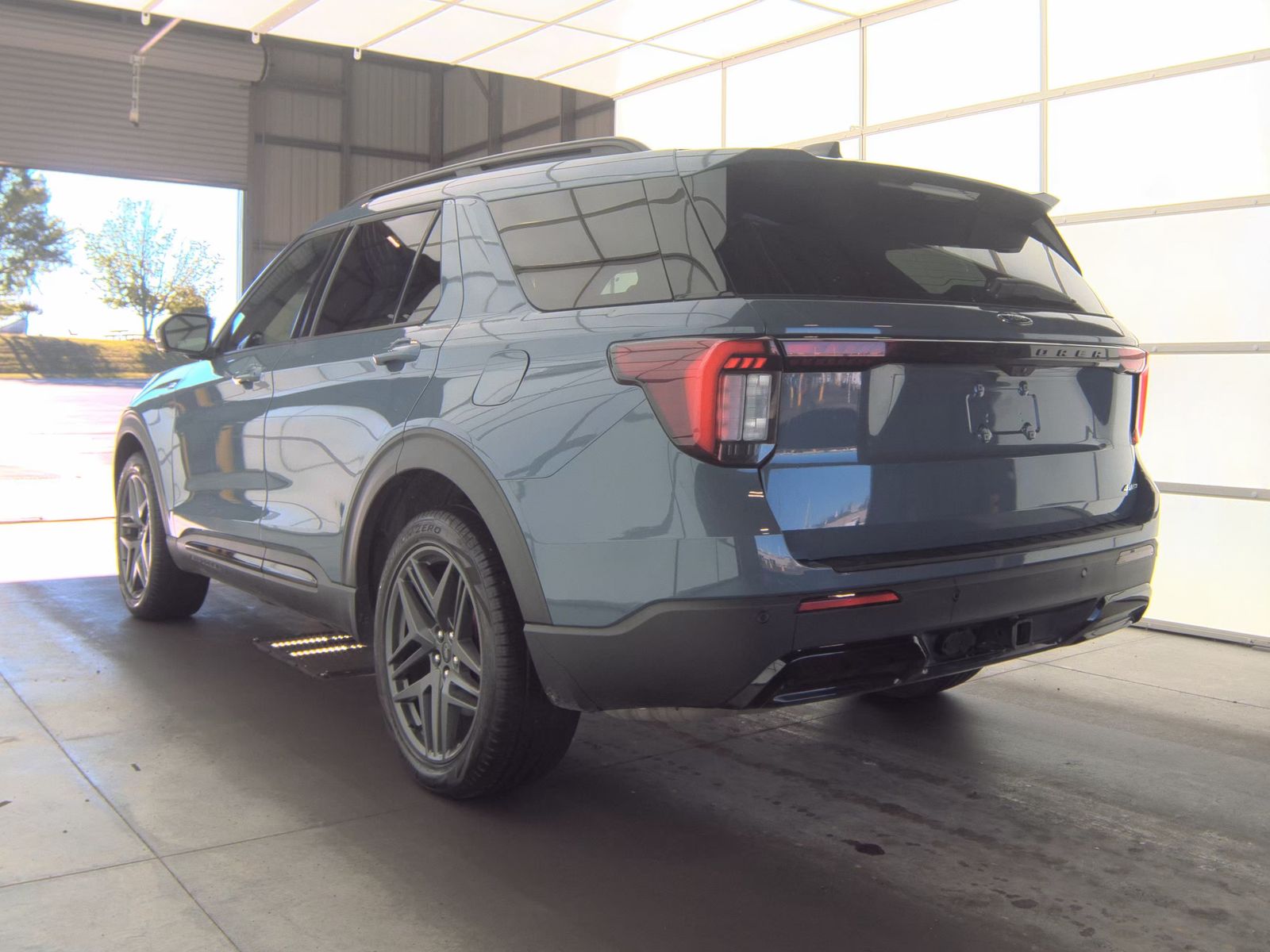 FORD EXPLORER - 9