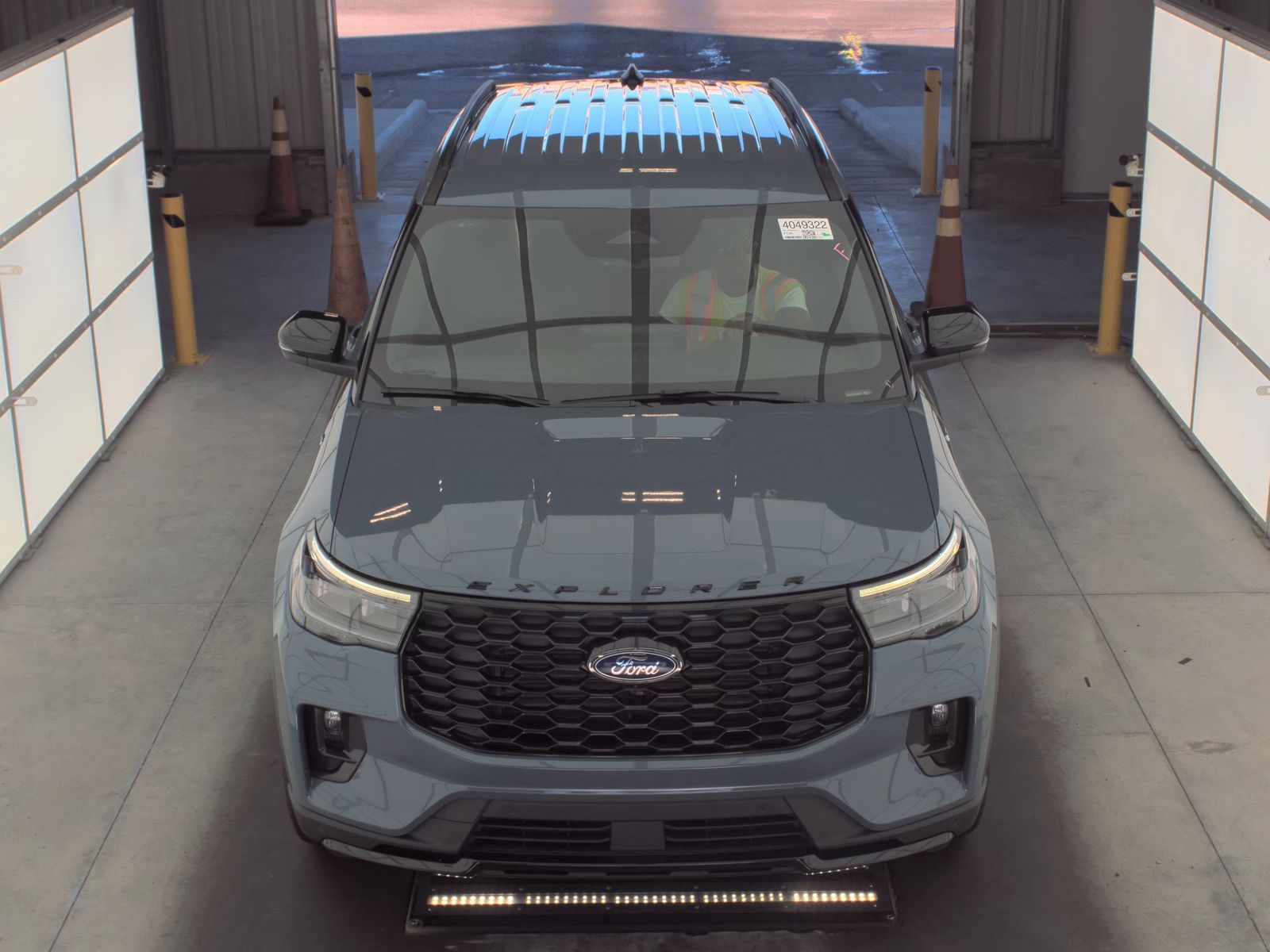 FORD EXPLORER - 3