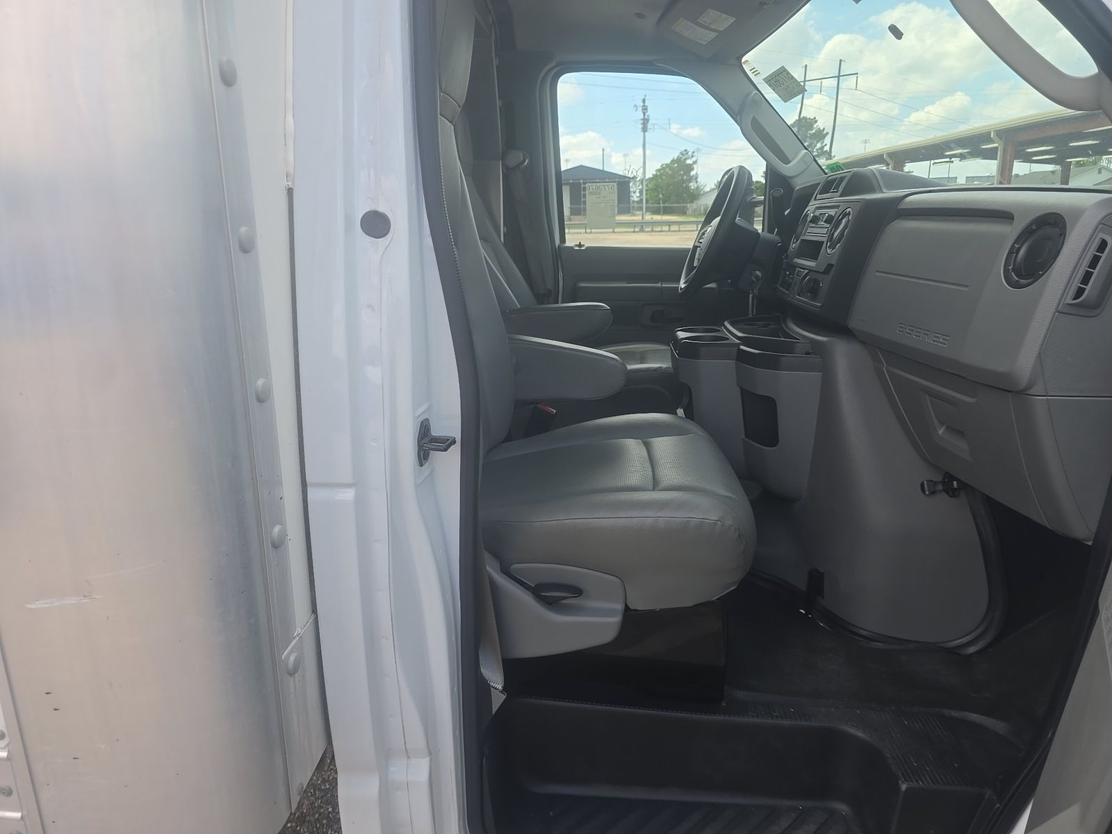 FORD E-350 - 9