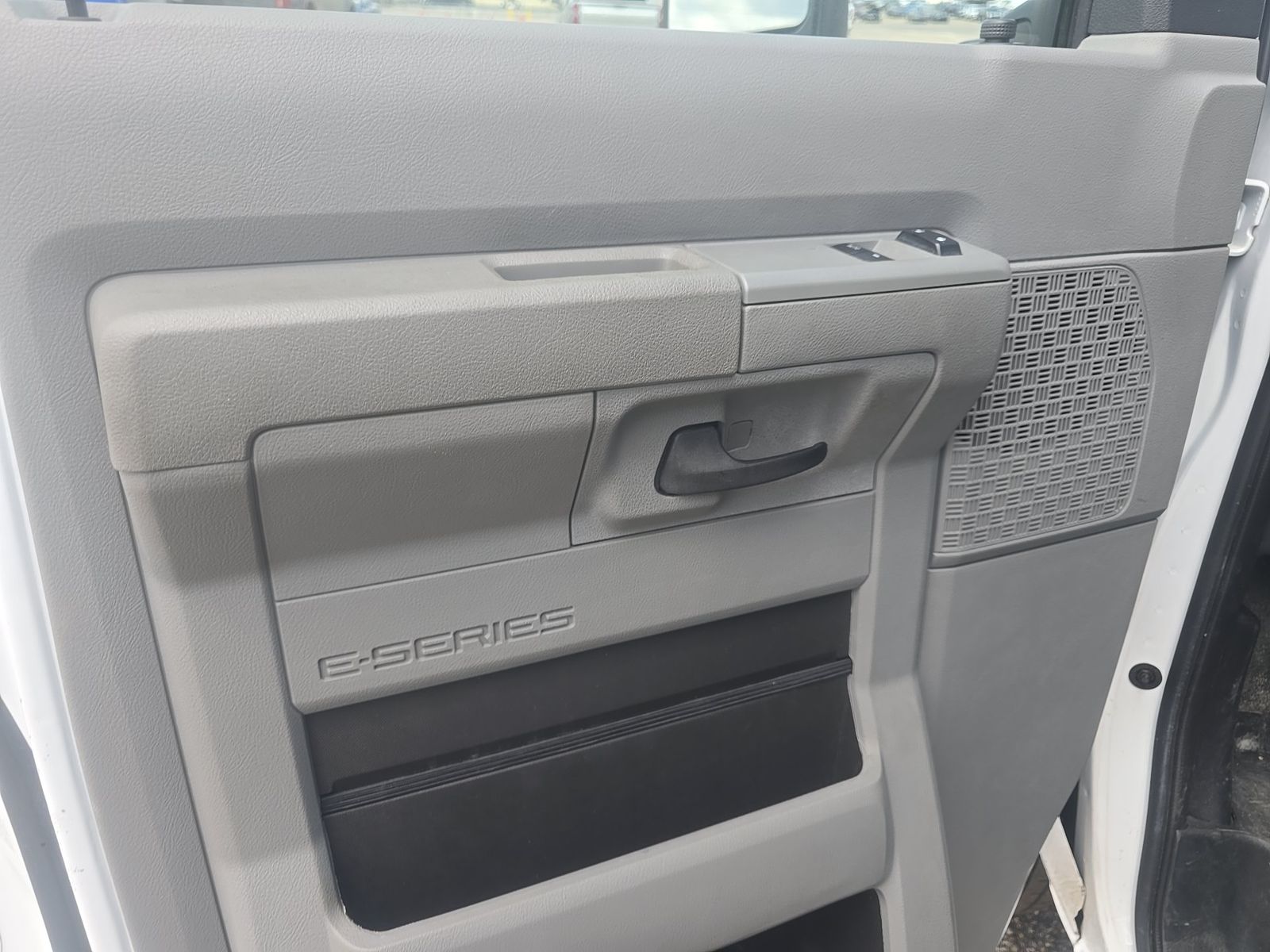 FORD E-350 - 10