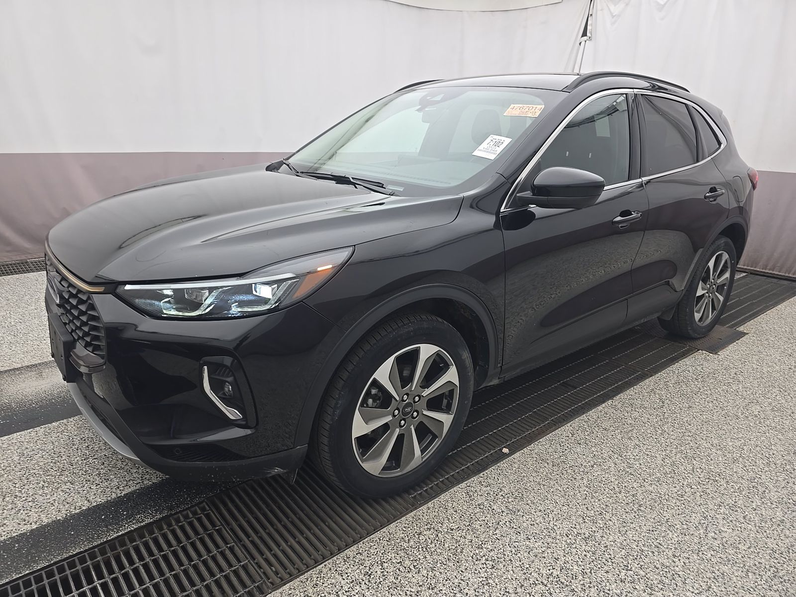 FORD ESCAPE - 1