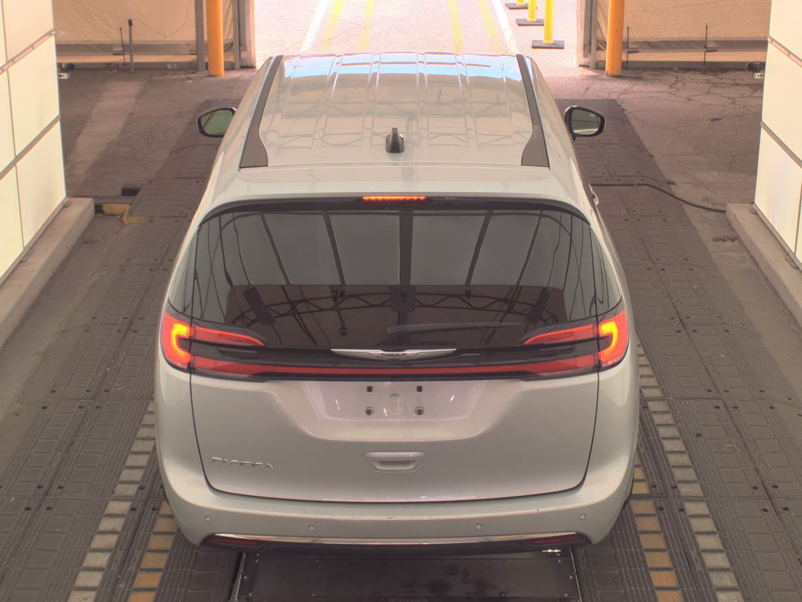 CHRYSLER PACIFICA - 7