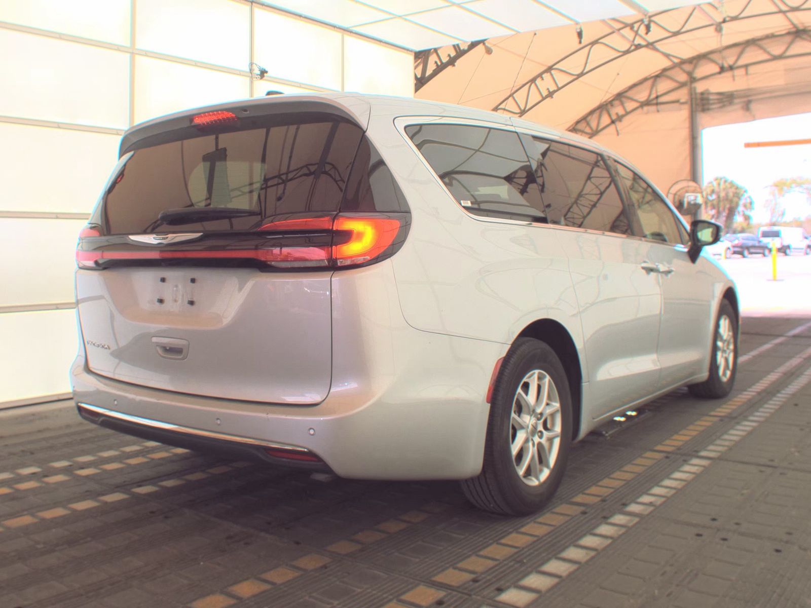 CHRYSLER PACIFICA - 6