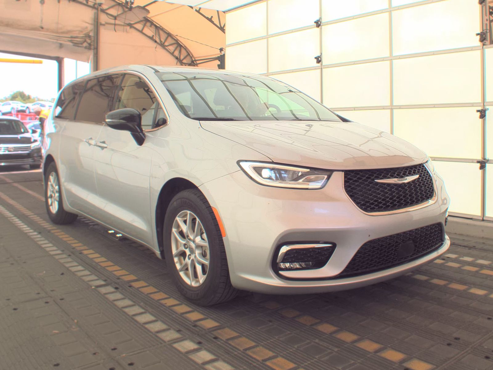 CHRYSLER PACIFICA - 5
