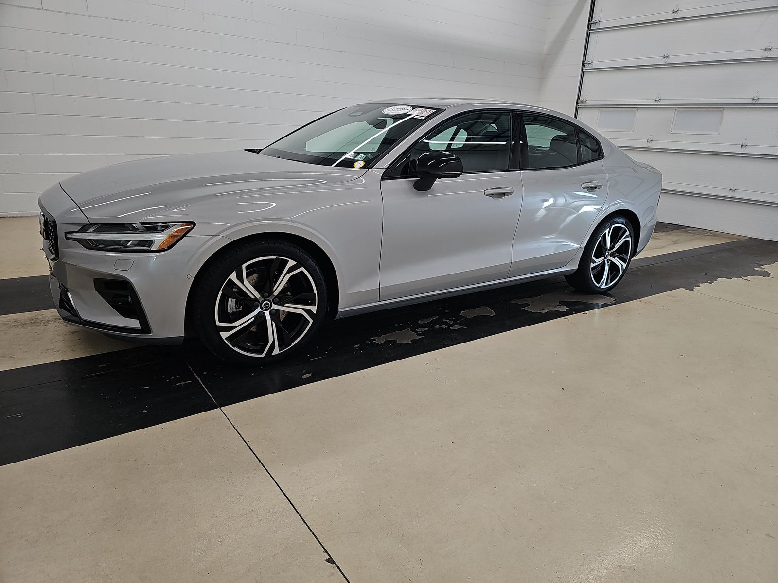 2023 Volvo S60 B5 Plus Dark Theme AWD's photo