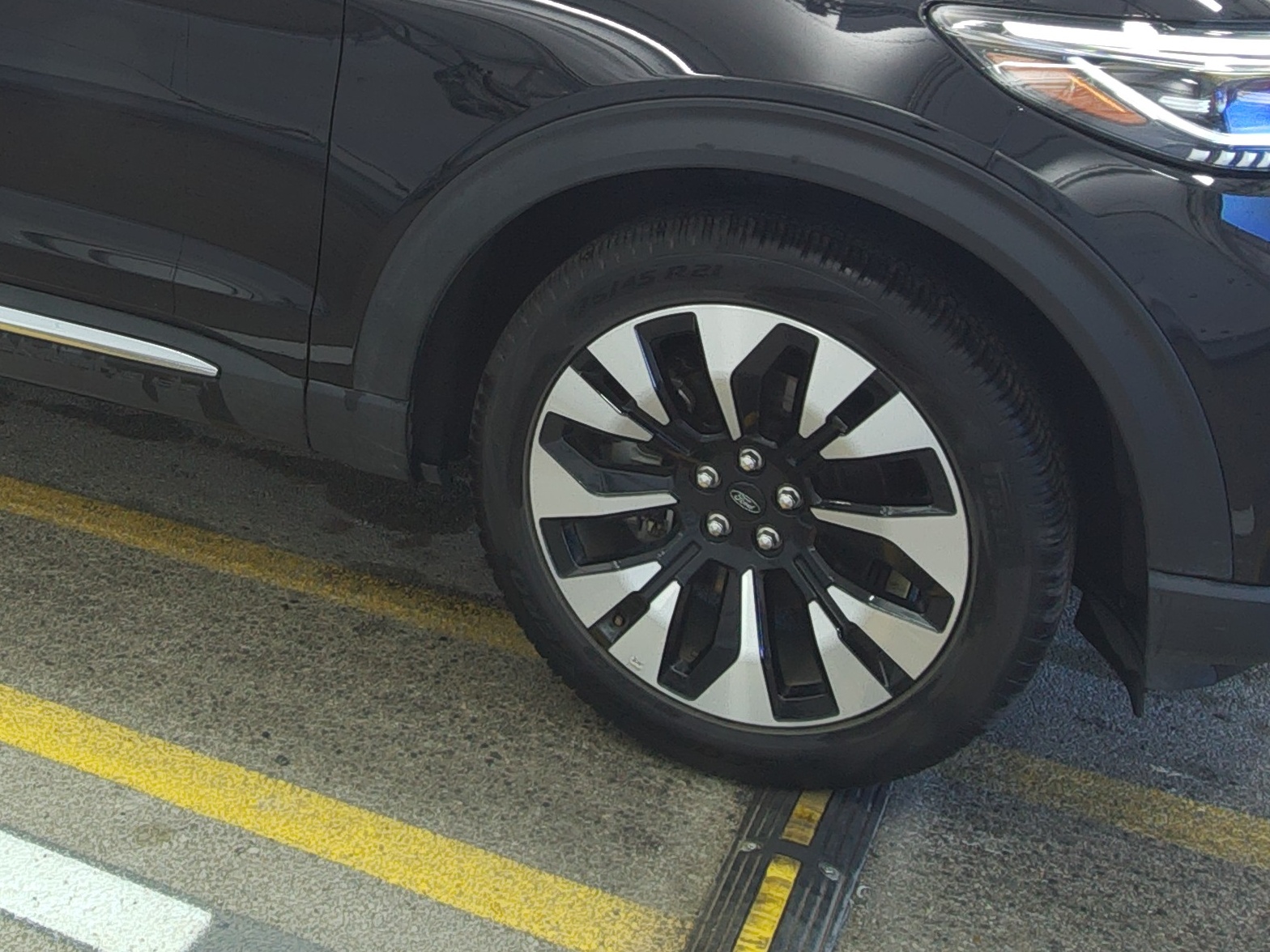 FORD EXPLORER - 9