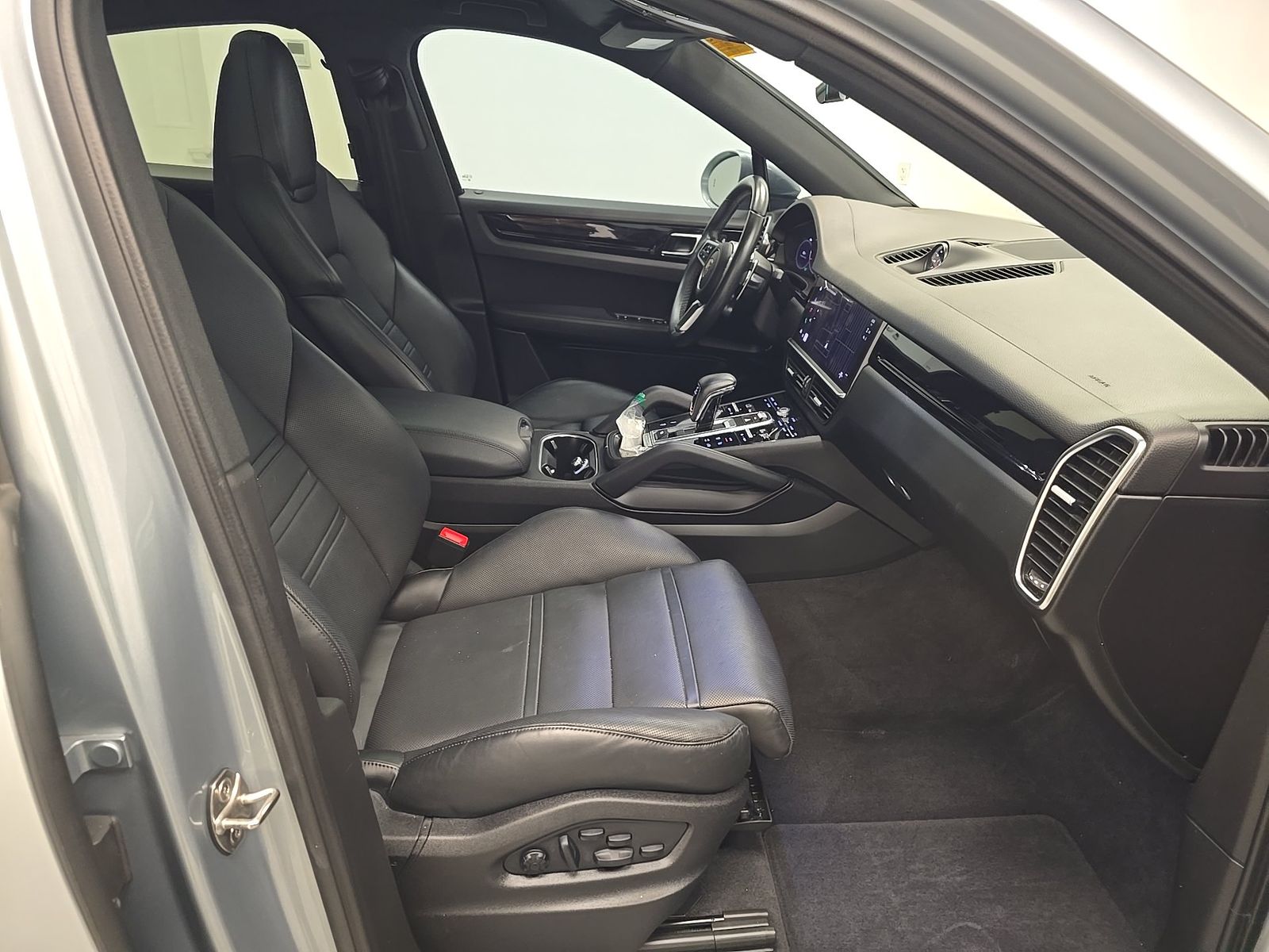 PORSCHE CAYENNE - 9