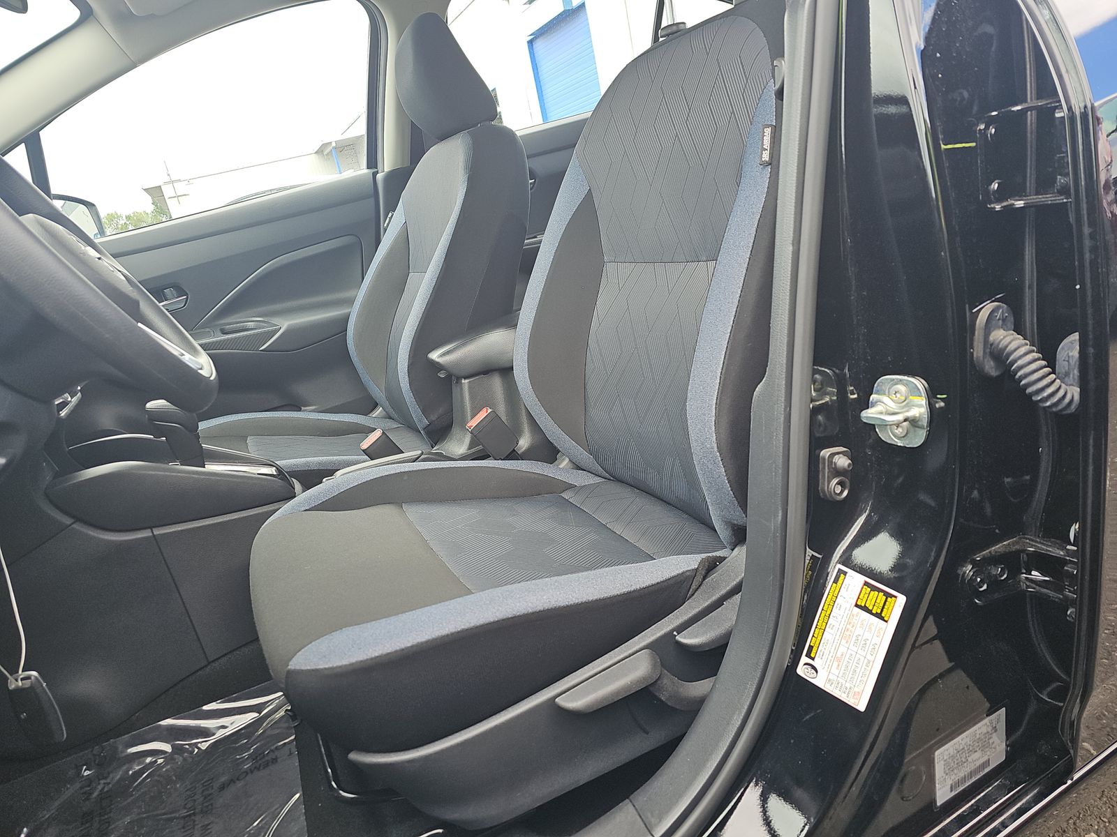 NISSAN VERSA - 8