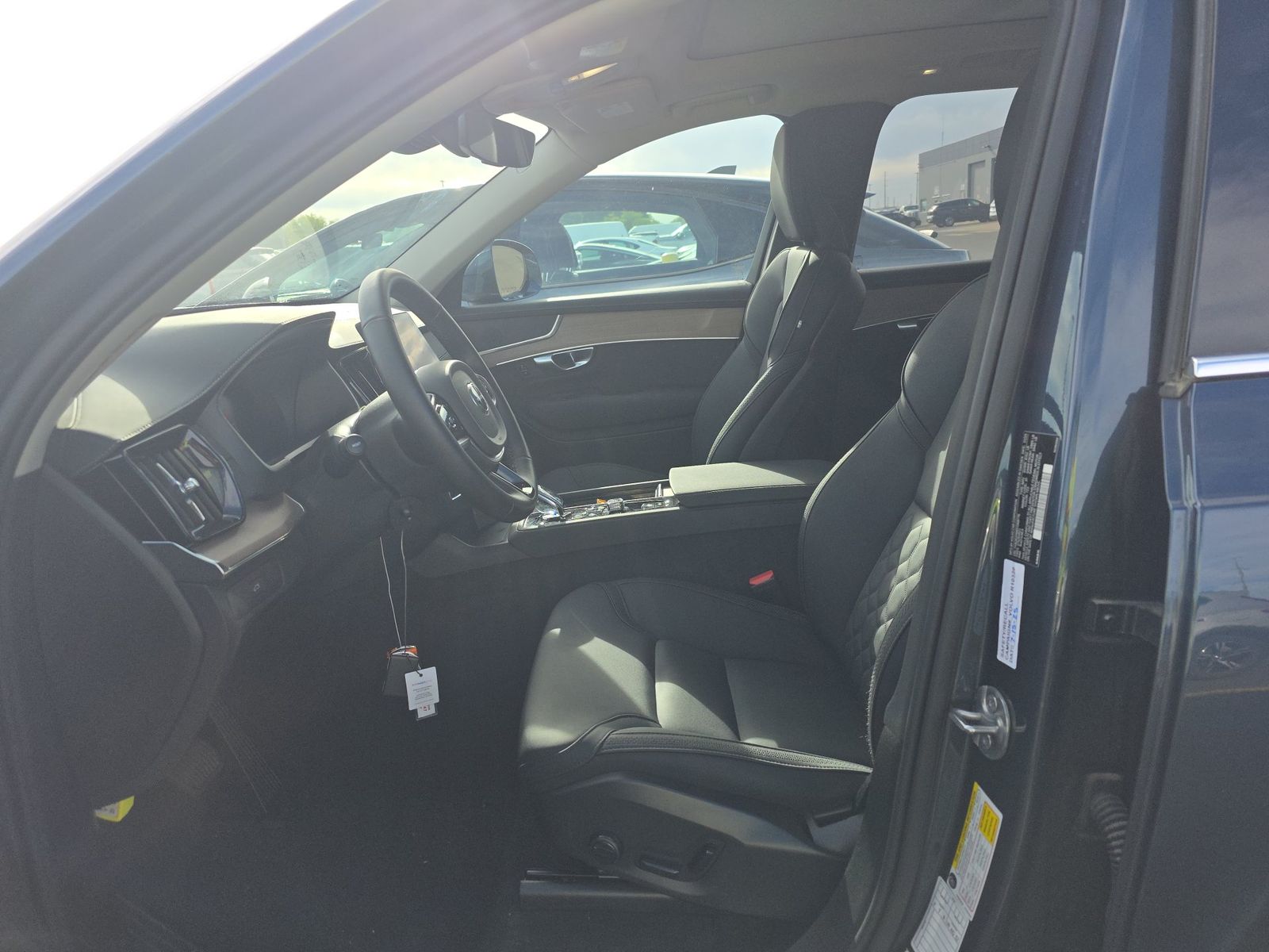 2025 Volvo XC90 B6 Plus FWD