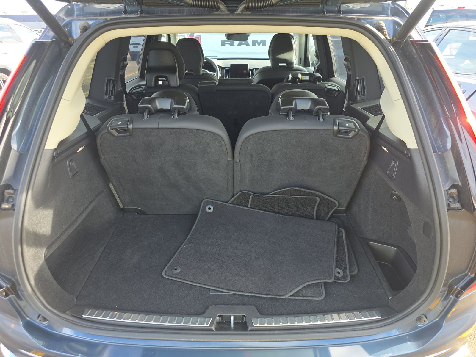 2025 Volvo XC90 B6 Plus FWD