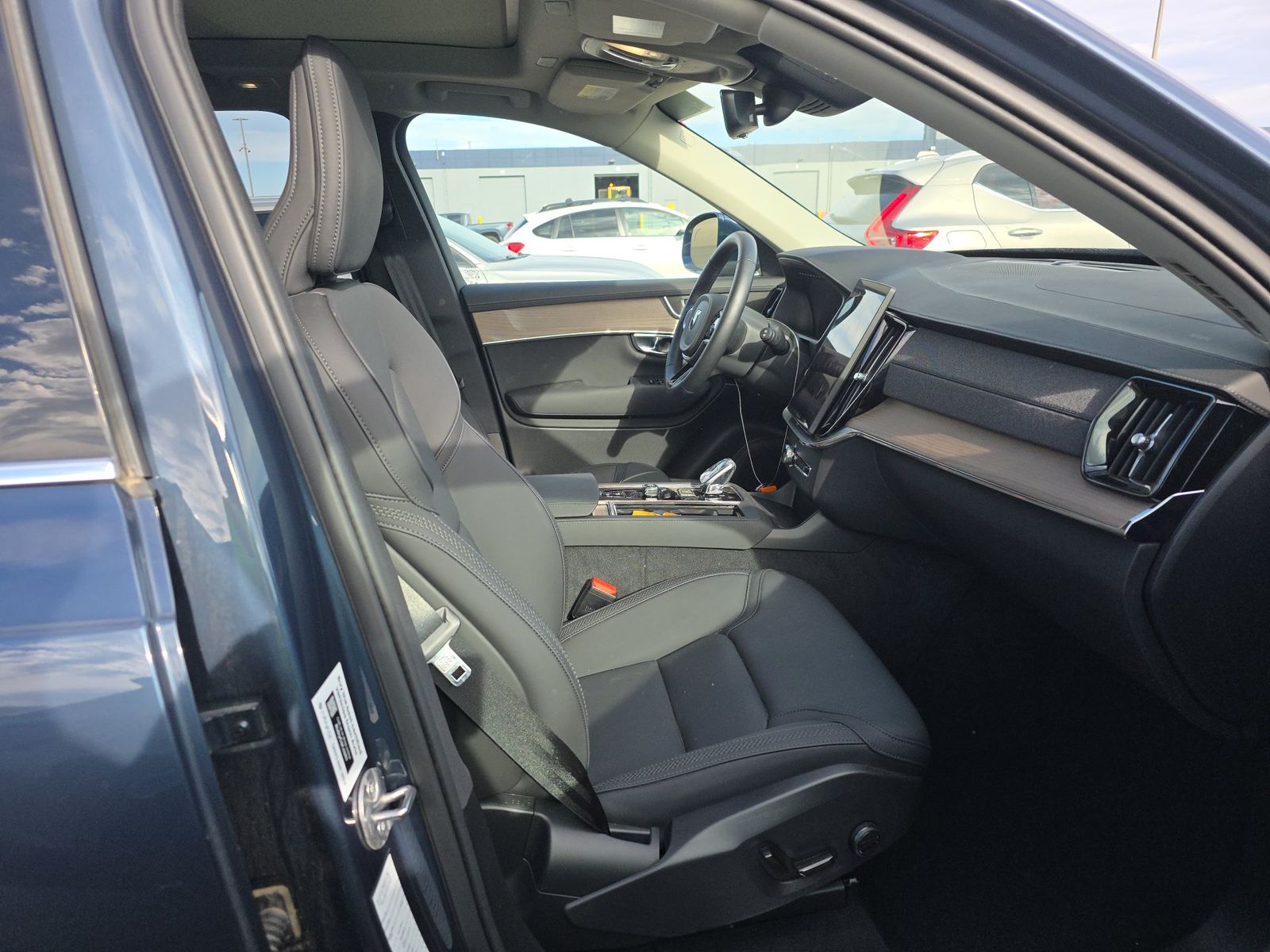 2025 Volvo XC90 B6 Plus FWD