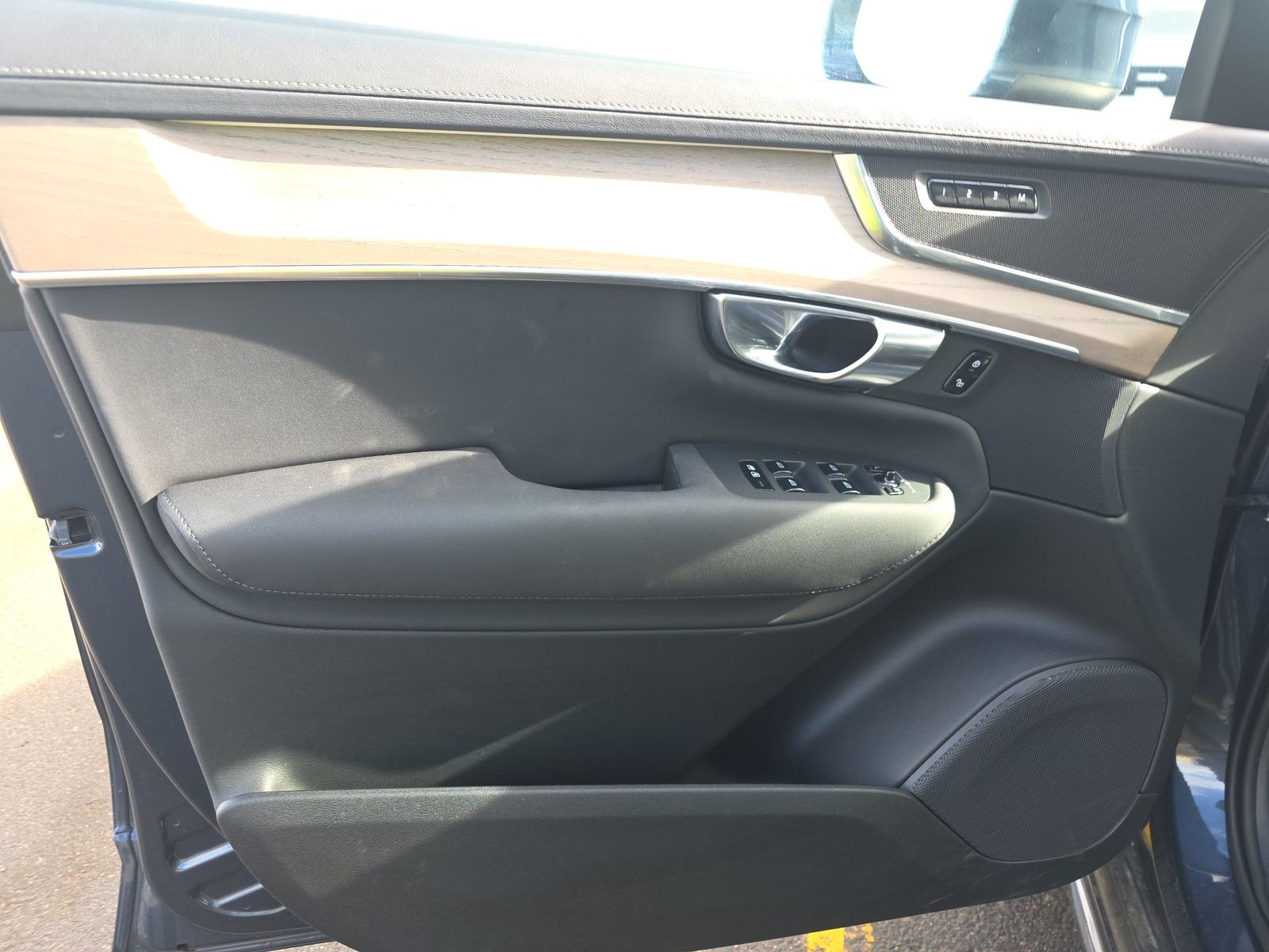 2025 Volvo XC90 B6 Plus FWD