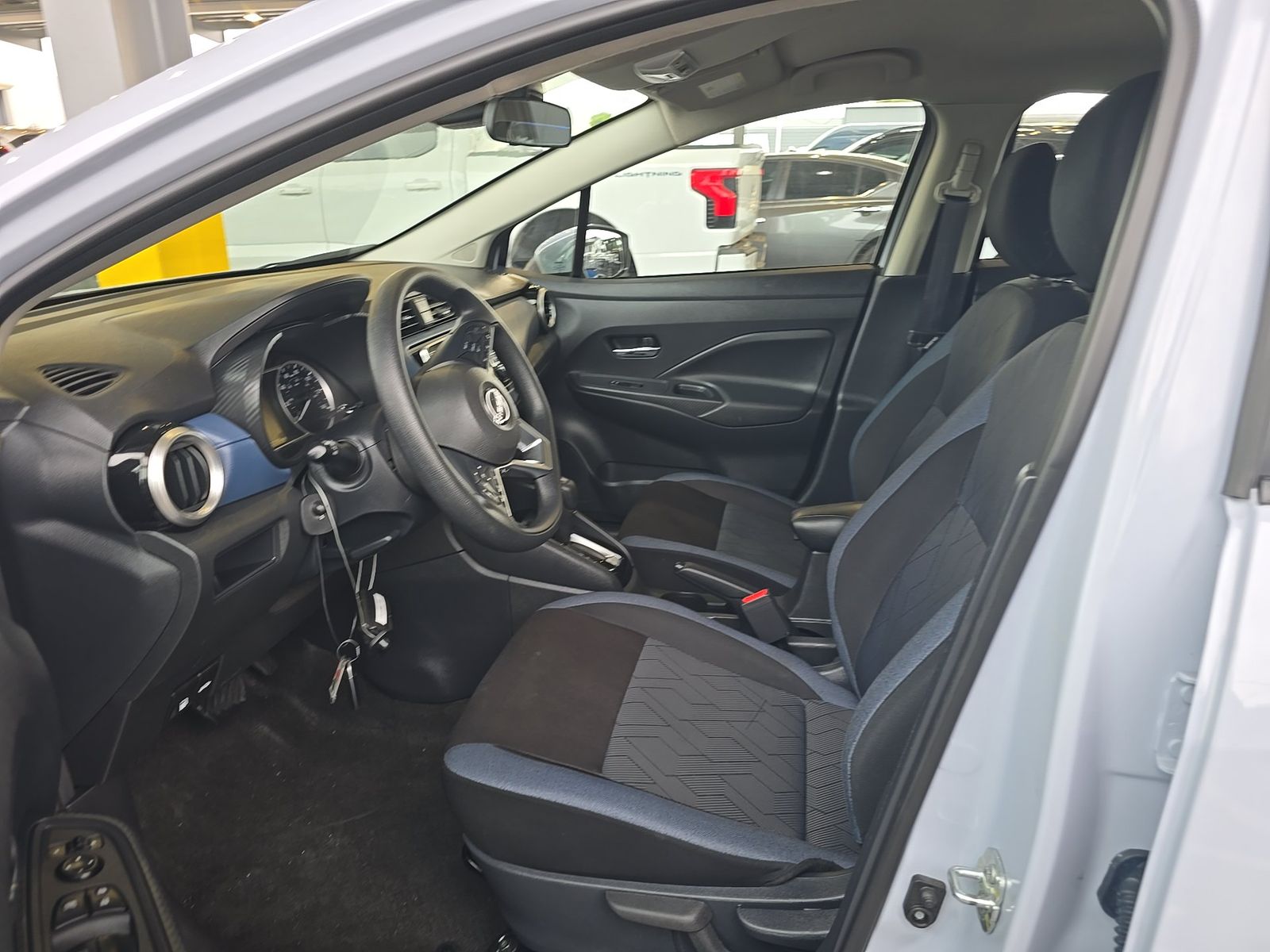 NISSAN VERSA - 8