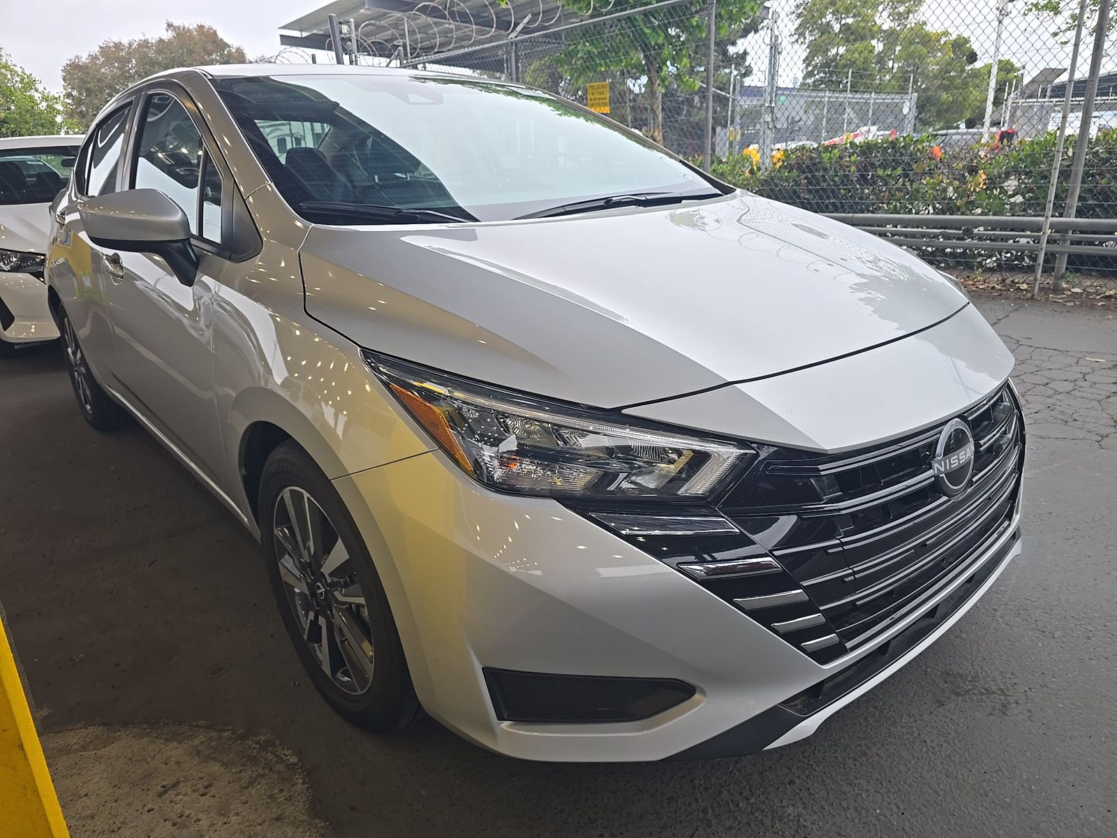 NISSAN VERSA - 4