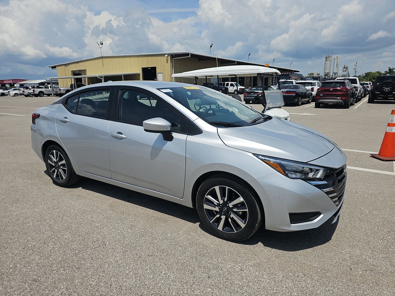 NISSAN VERSA - 4