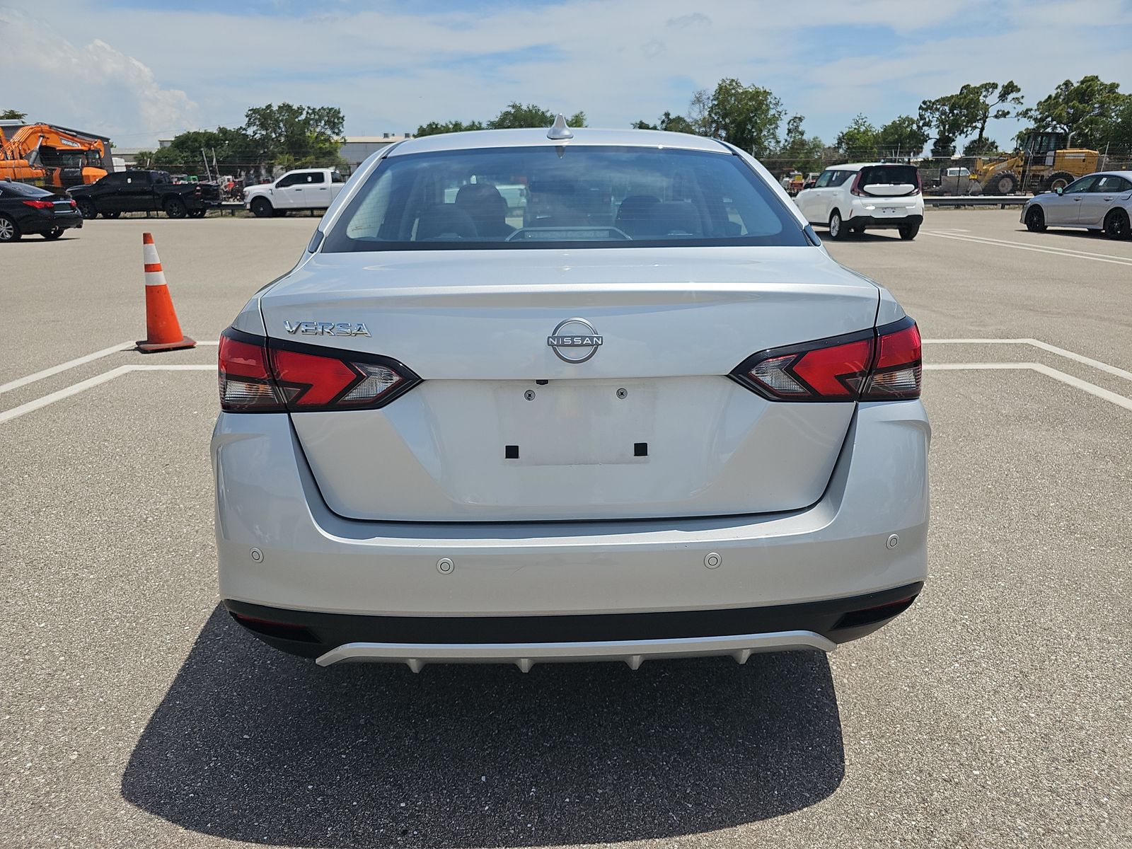 NISSAN VERSA - 6