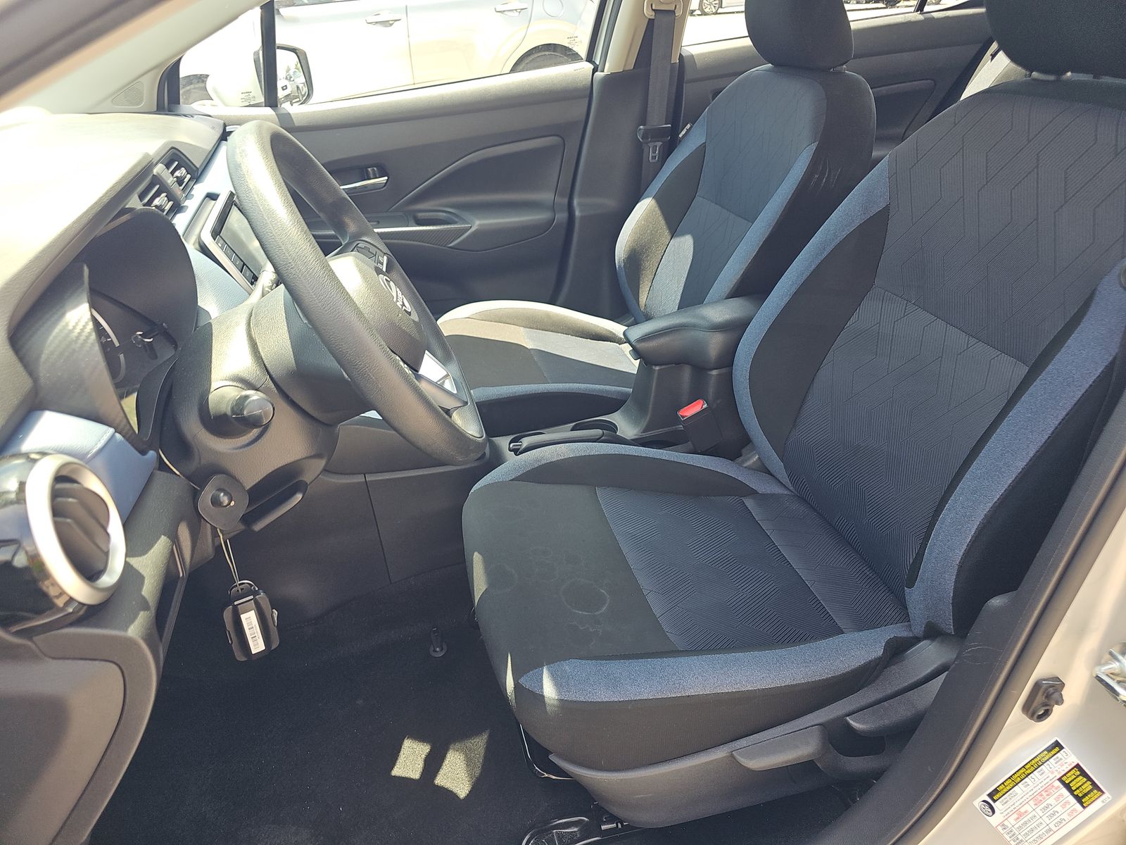 NISSAN VERSA - 8