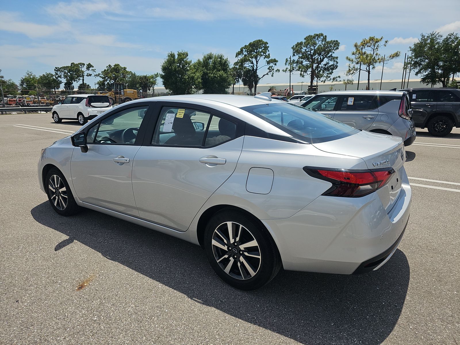 NISSAN VERSA - 7