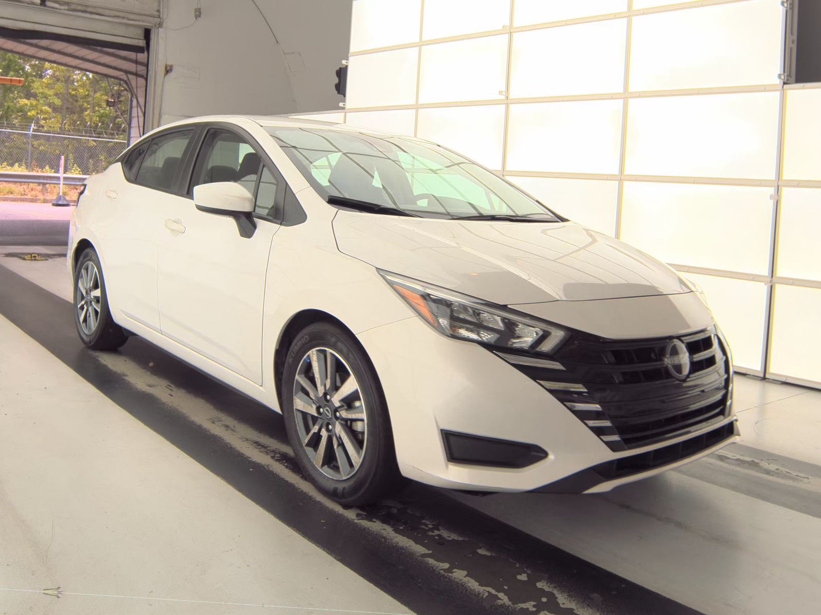 NISSAN VERSA - 4