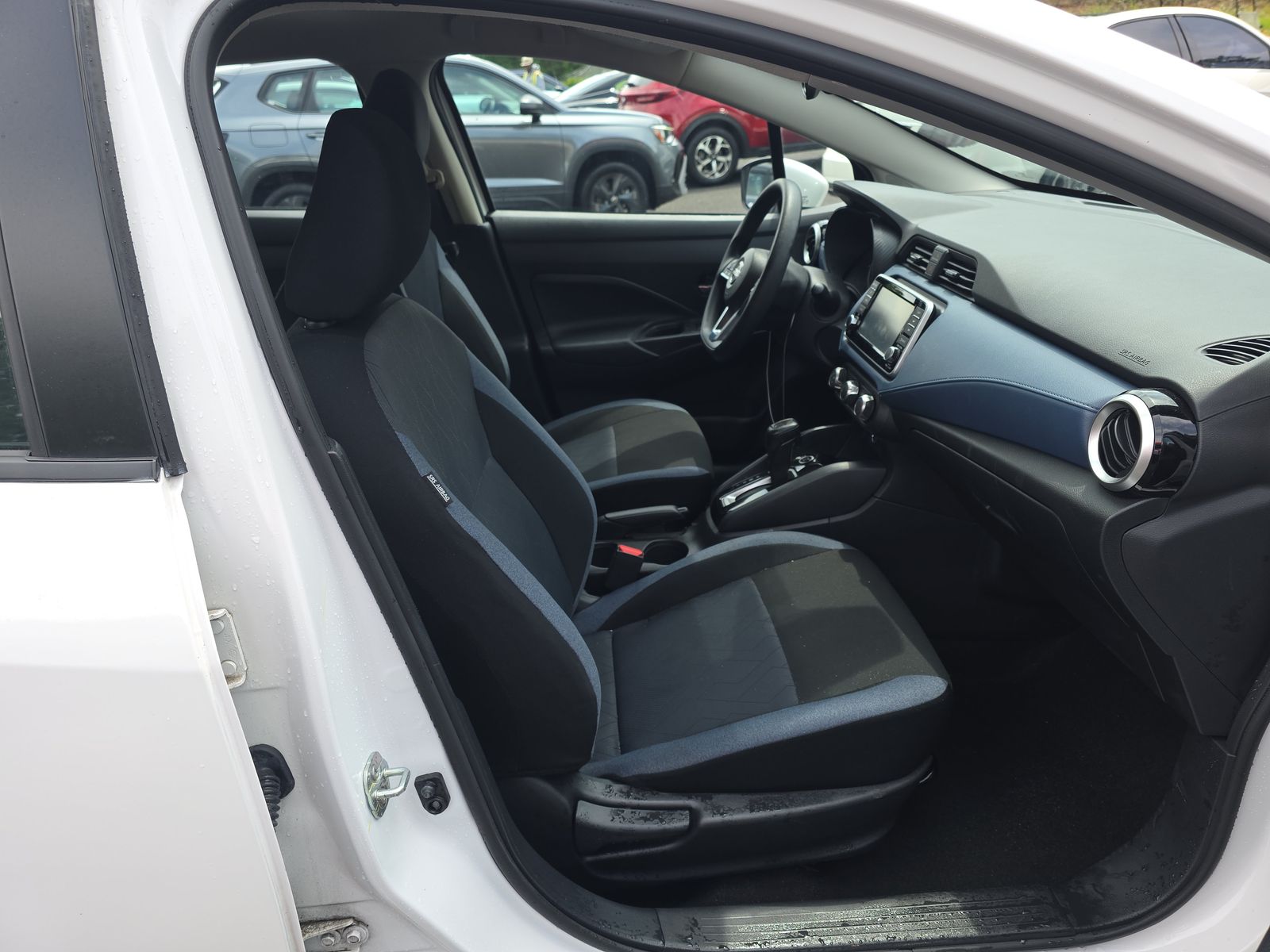 NISSAN VERSA - 9