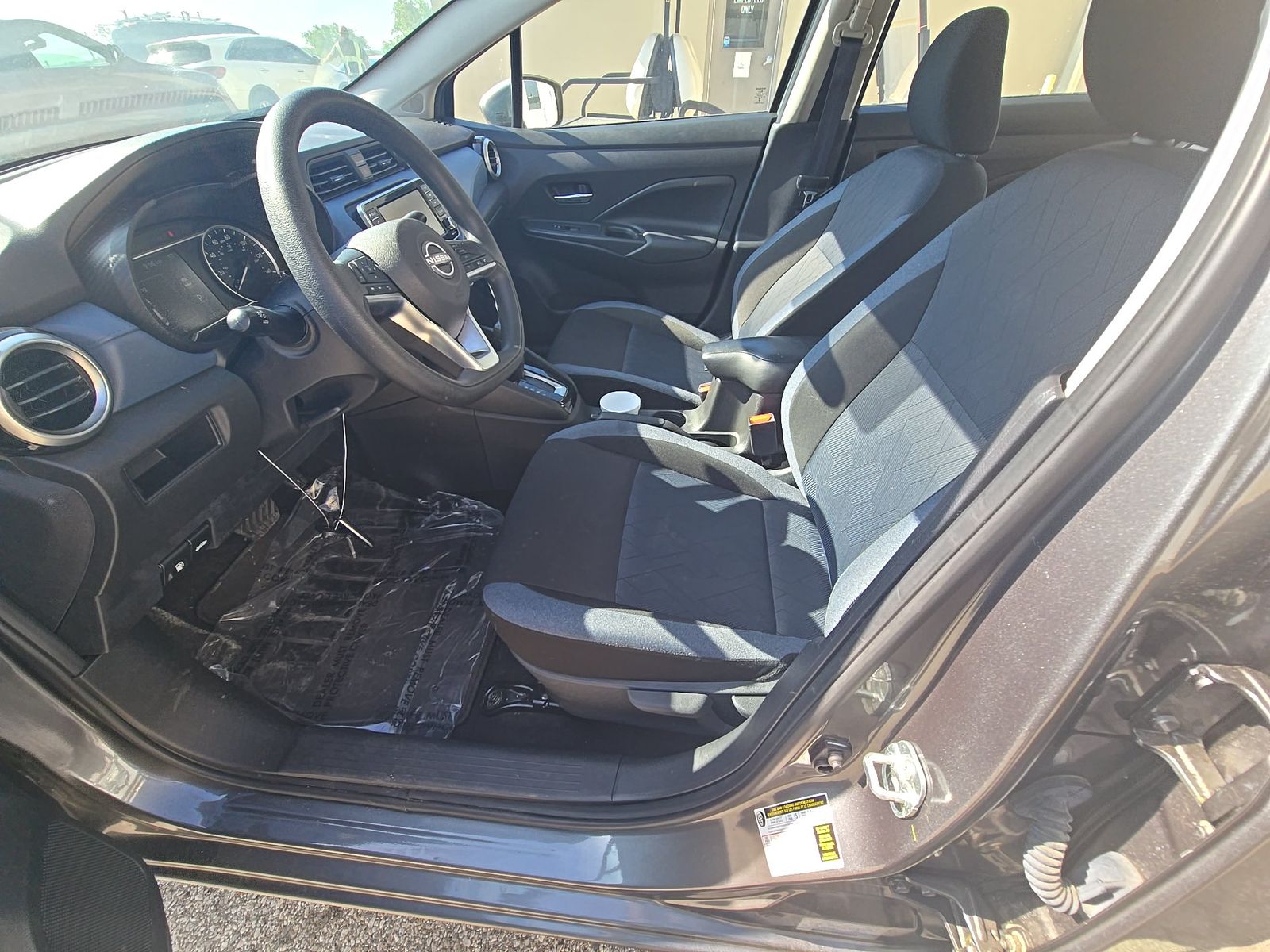 NISSAN VERSA - 8