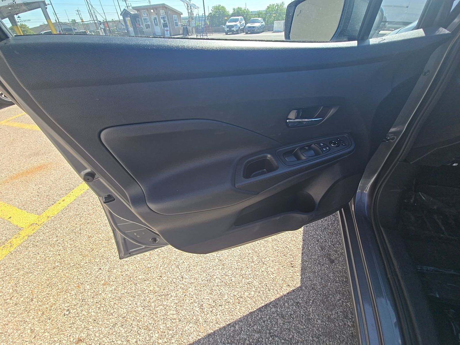 NISSAN VERSA - 10