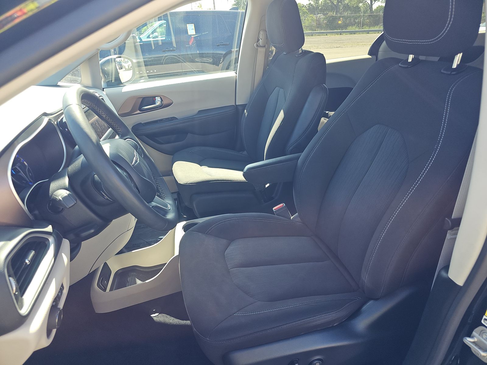 CHRYSLER VOYAGER - 8