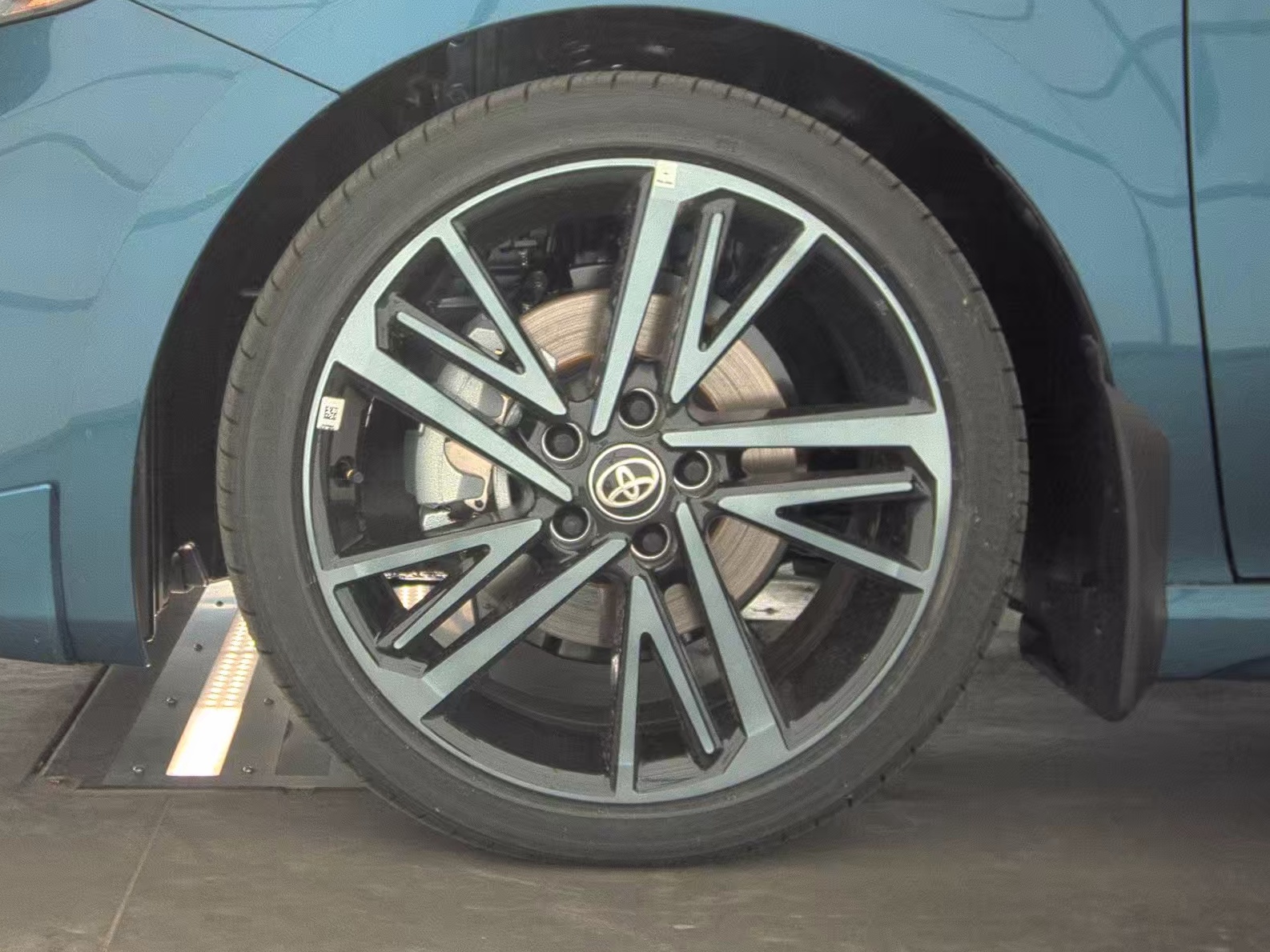 TOYOTA CAMRY - 10