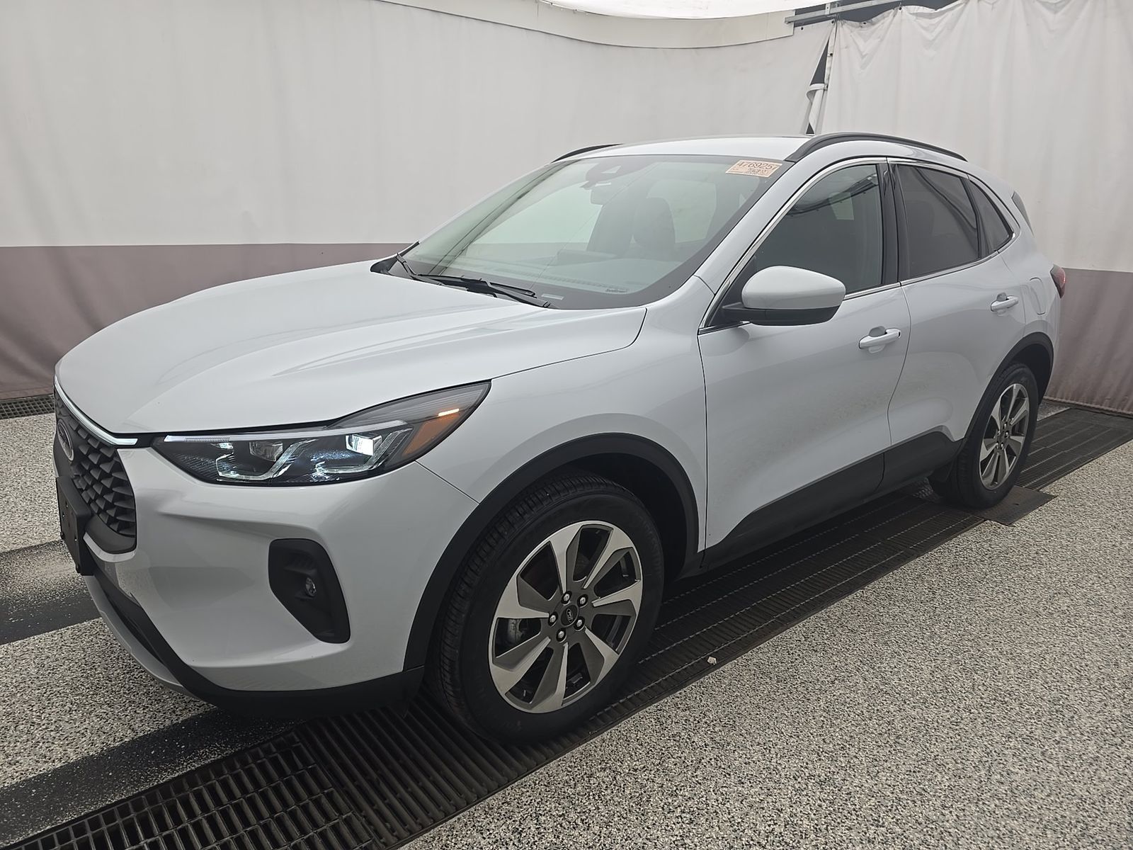FORD ESCAPE - 1