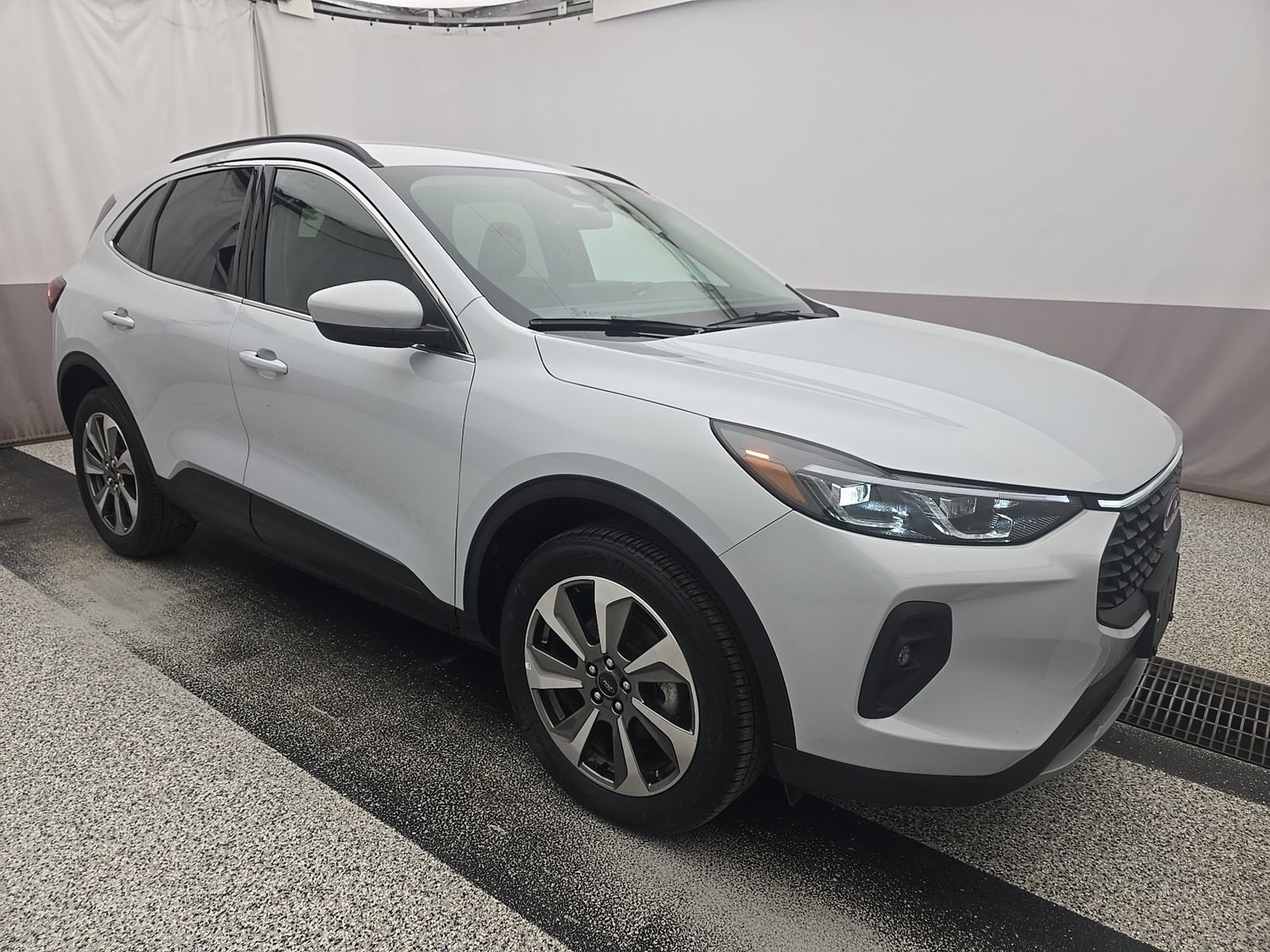 FORD ESCAPE - 4